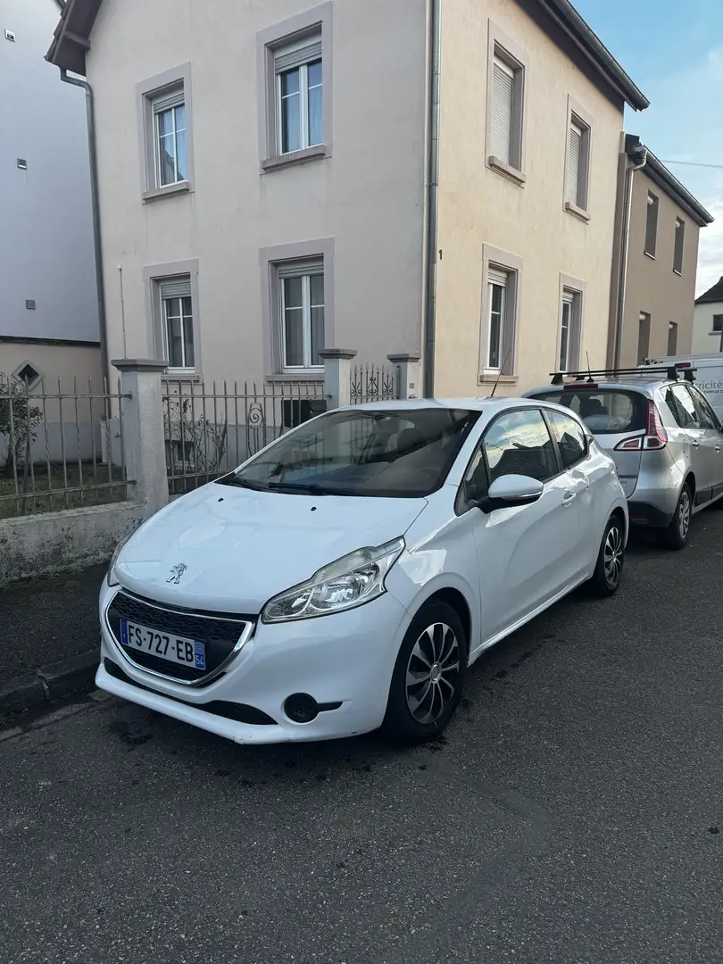 Peugeot 208 - 1