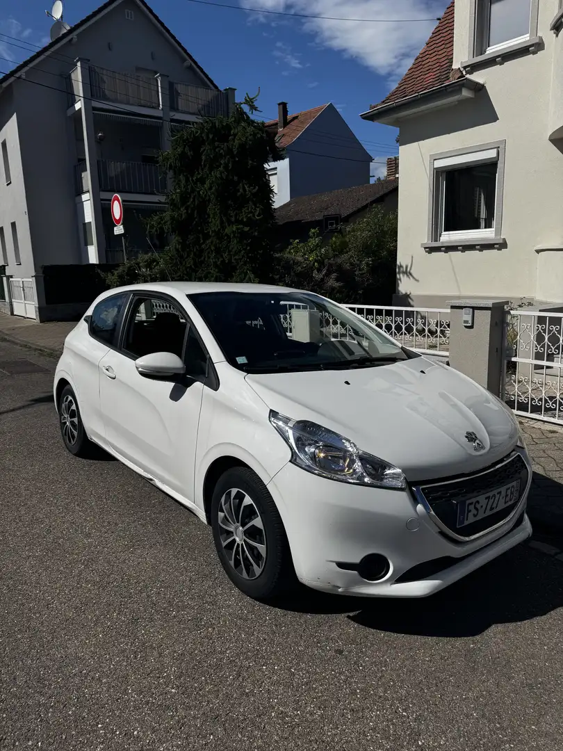 Peugeot 208 - 1