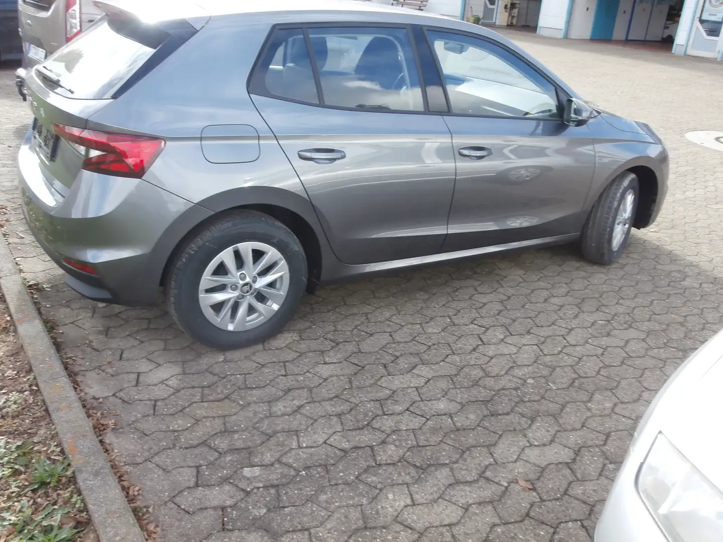 Skoda Fabia Selection+ Klima,LM,LED,NSW,GRA,PDC v+h,el.FH Blau - 1