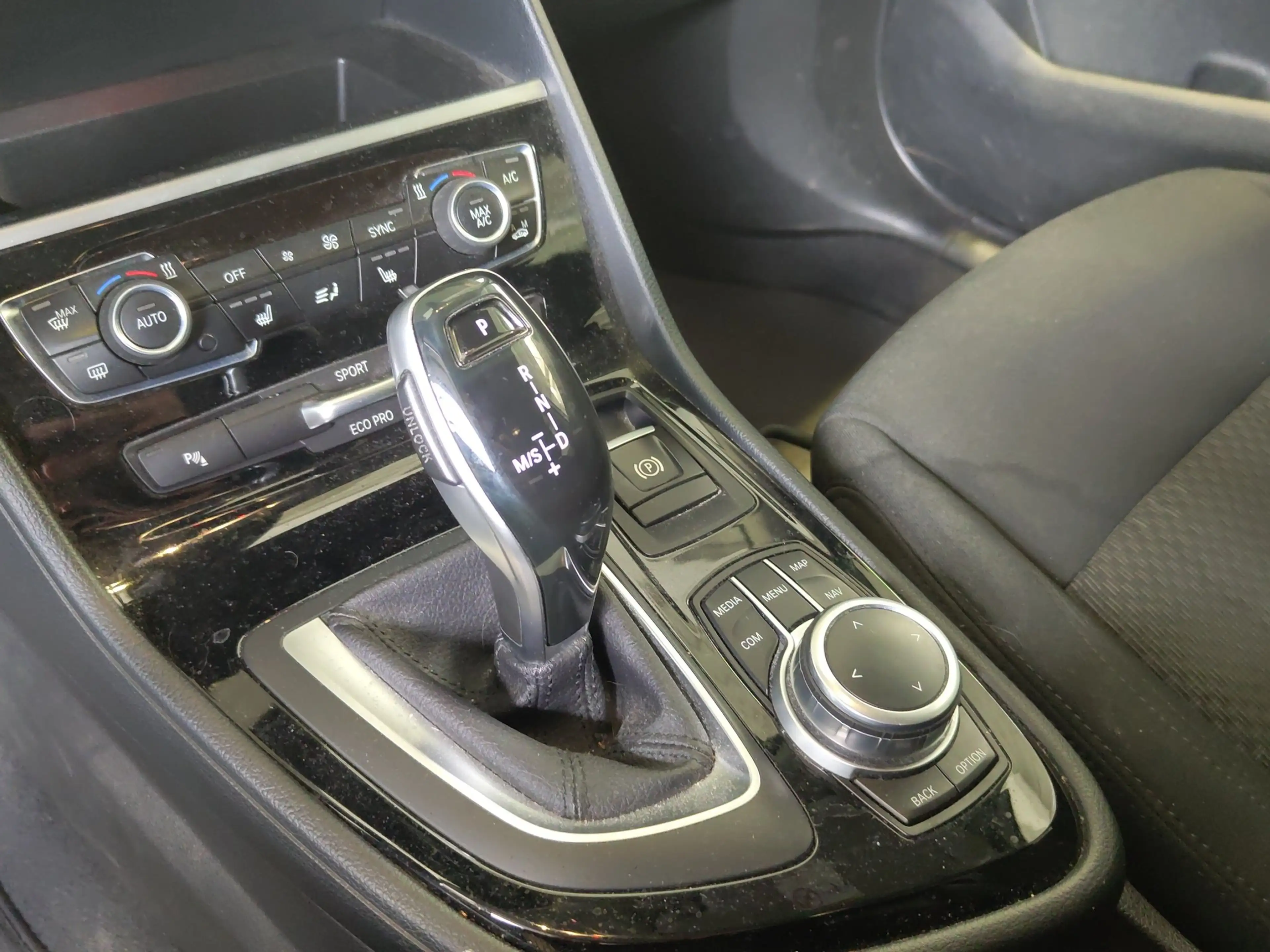 BMW 220 220d A xDr Gran Tourer AHK/NAVI/LED/SH/7-SITZER — photo 12
