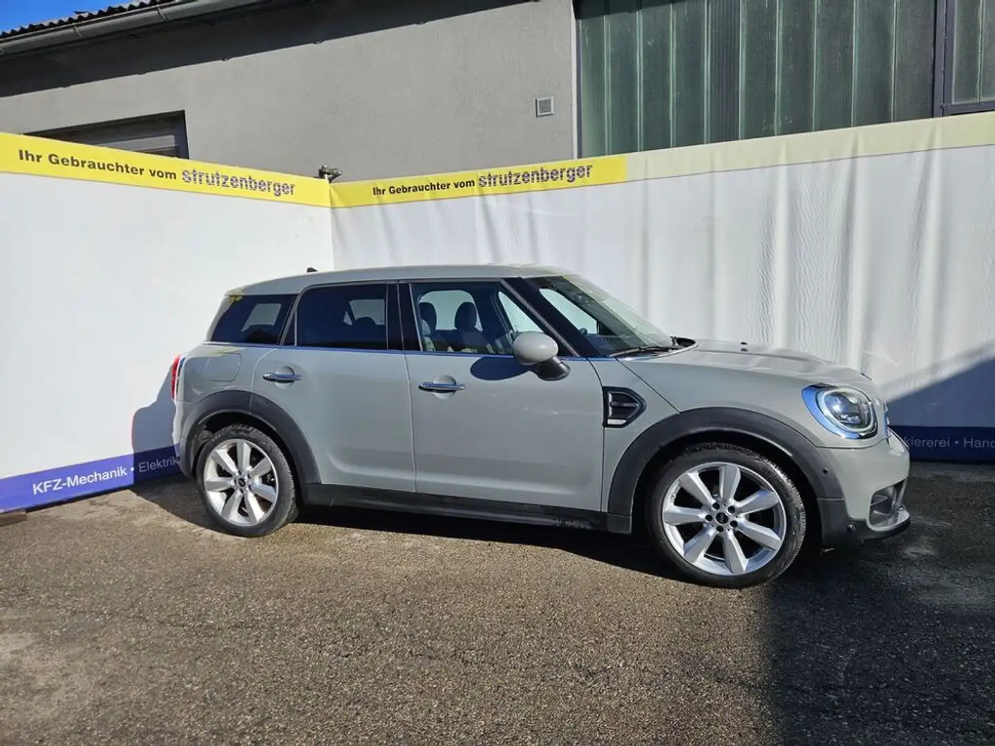 MINI One Countryman 1,5 F60 102PS Grau - 1
