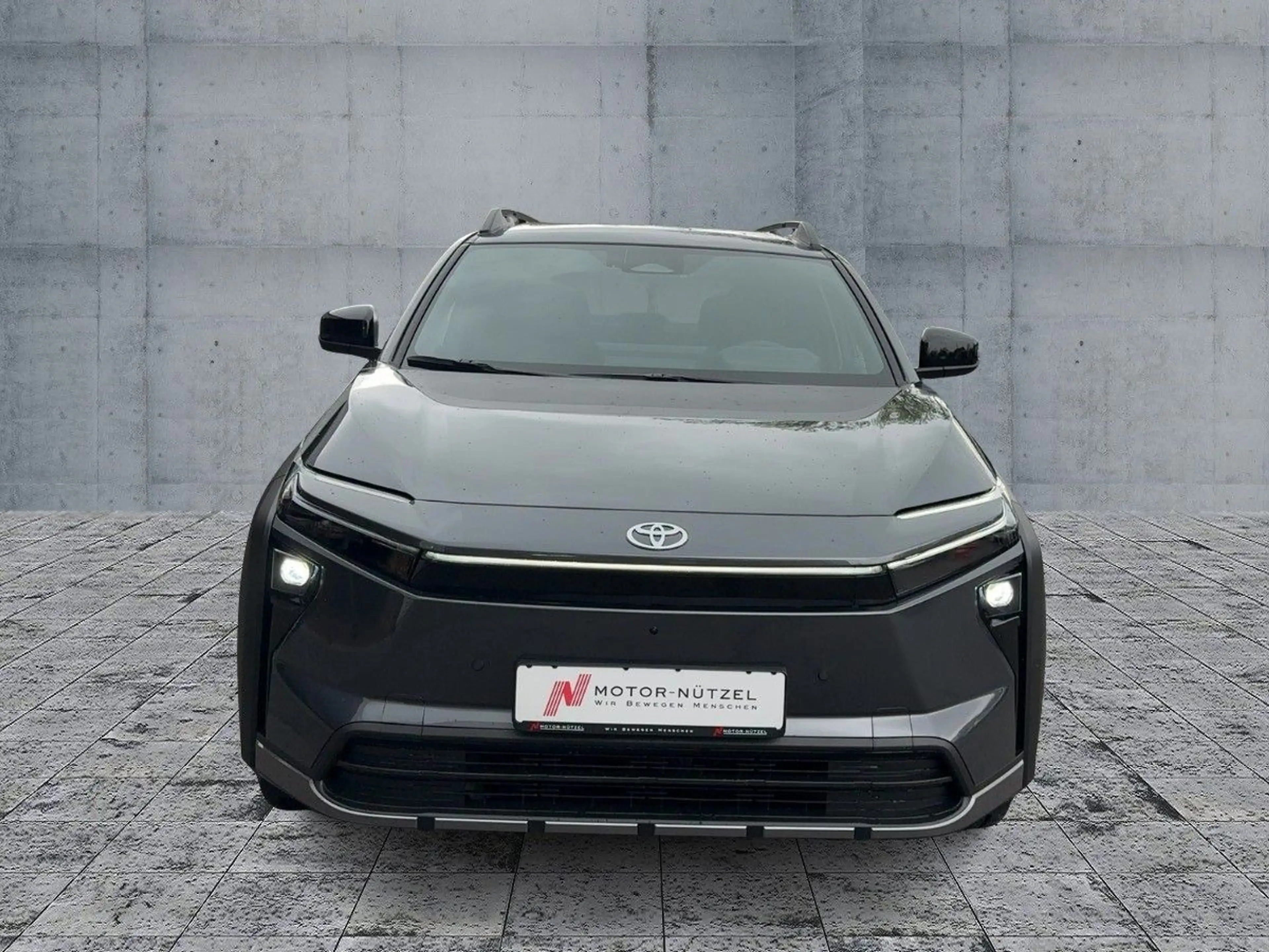Toyota bZ4X Touring Teamplayer|NAVI|LED|360°|GRA|SHZ — photo 3