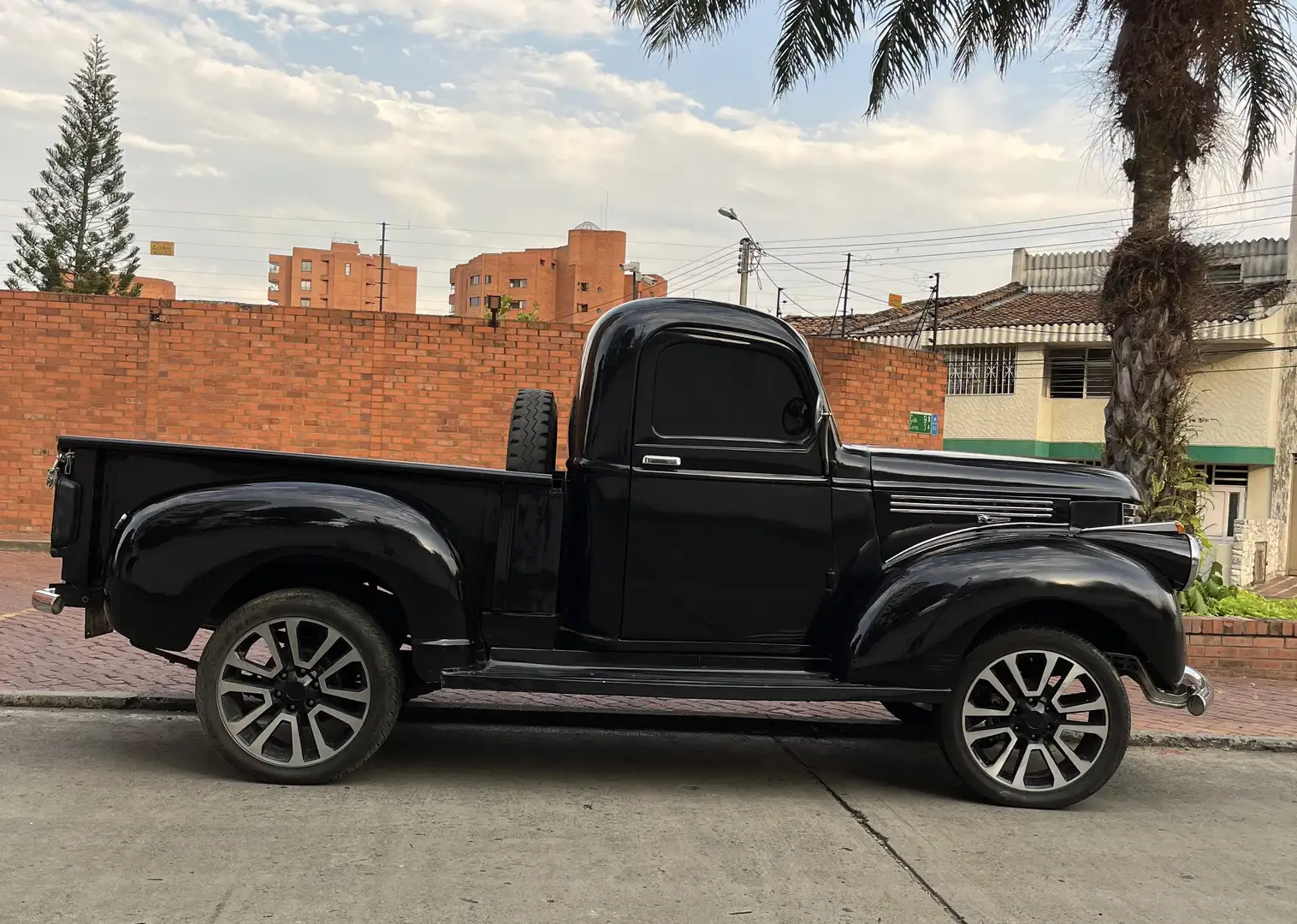 Chevrolet K30 1946 Schwarz - 1