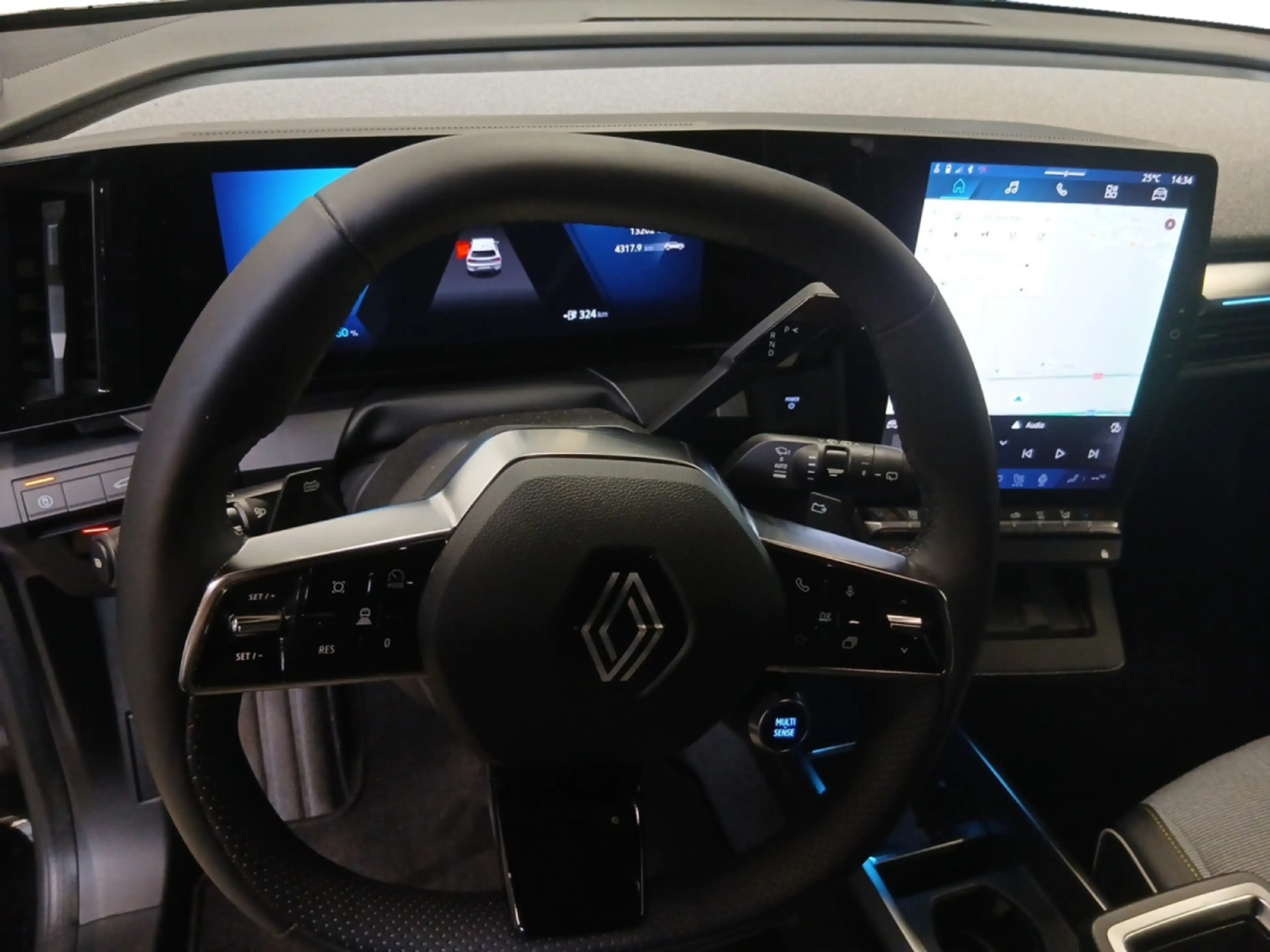 Renault Scenic TECHNO 220 LONG RANGE — photo 10