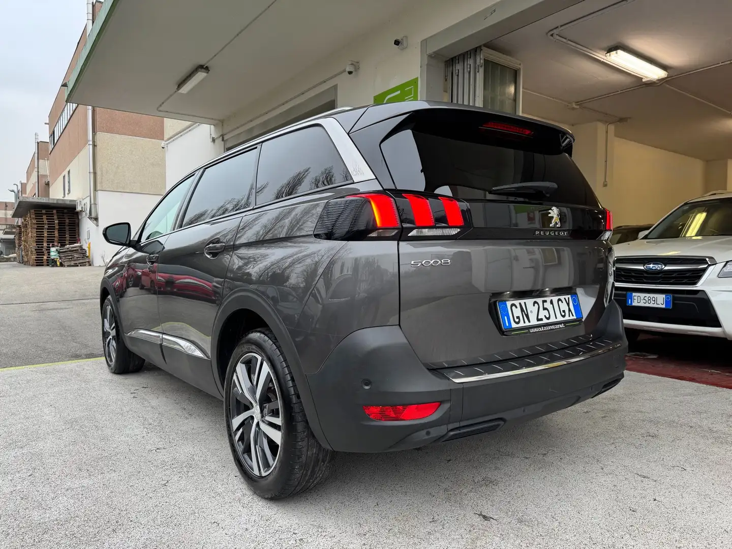 Peugeot 5008 1.5 bluehdi AllurePack 7P CARPLAY GARANZIA 36 MESI Grigio - 2