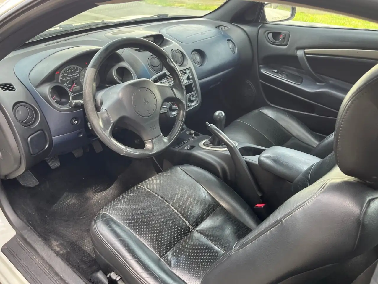 Mitsubishi Eclipse снимка Mitsubishi Eclipse