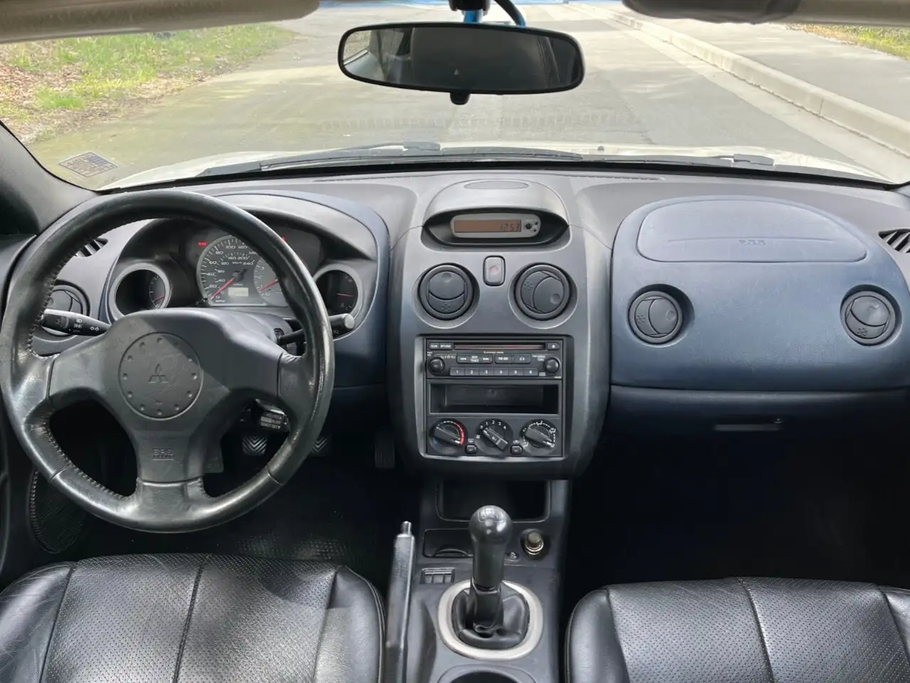 Mitsubishi Eclipse снимка Mitsubishi Eclipse