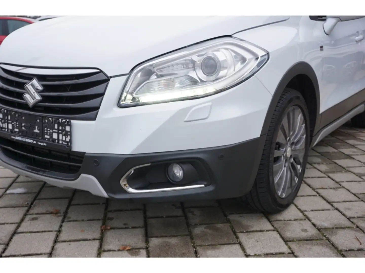 Suzuki SX4 S-Cross 1.6 DDiS Comfort+ 4x4 AHK Pano Leder Navi SHZ Weiß - 2