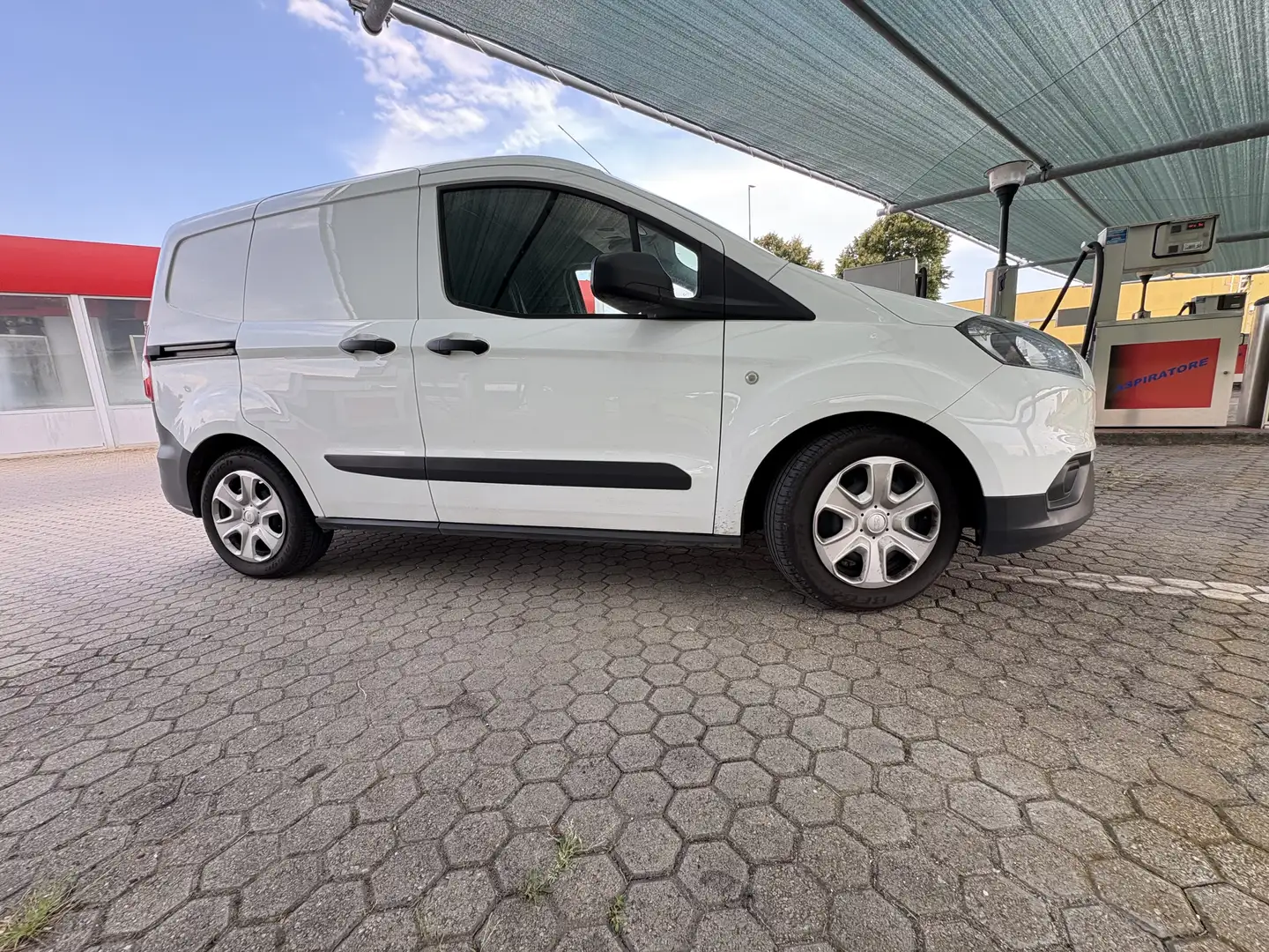 Ford Transit Courier - 1
