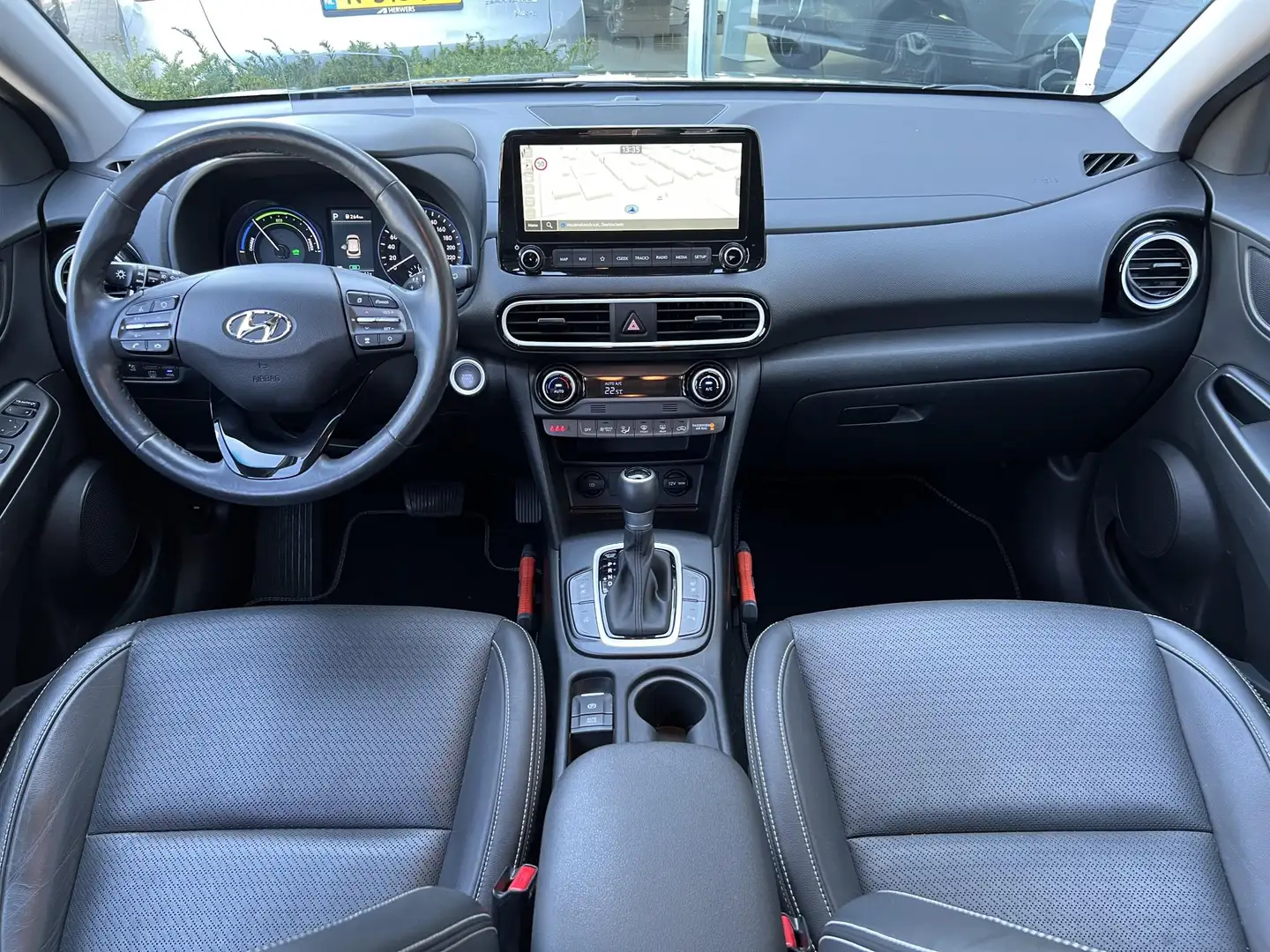 Hyundai KONA 1.6 GDI HEV Premium / Navigatie / Stoelverwarming Zwart - 2