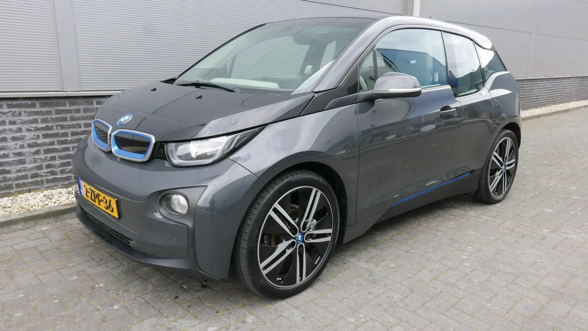 BMW i3 Basis Comfort Advance 22 kWh NAVI,PANORAMADAK. Gris - 2