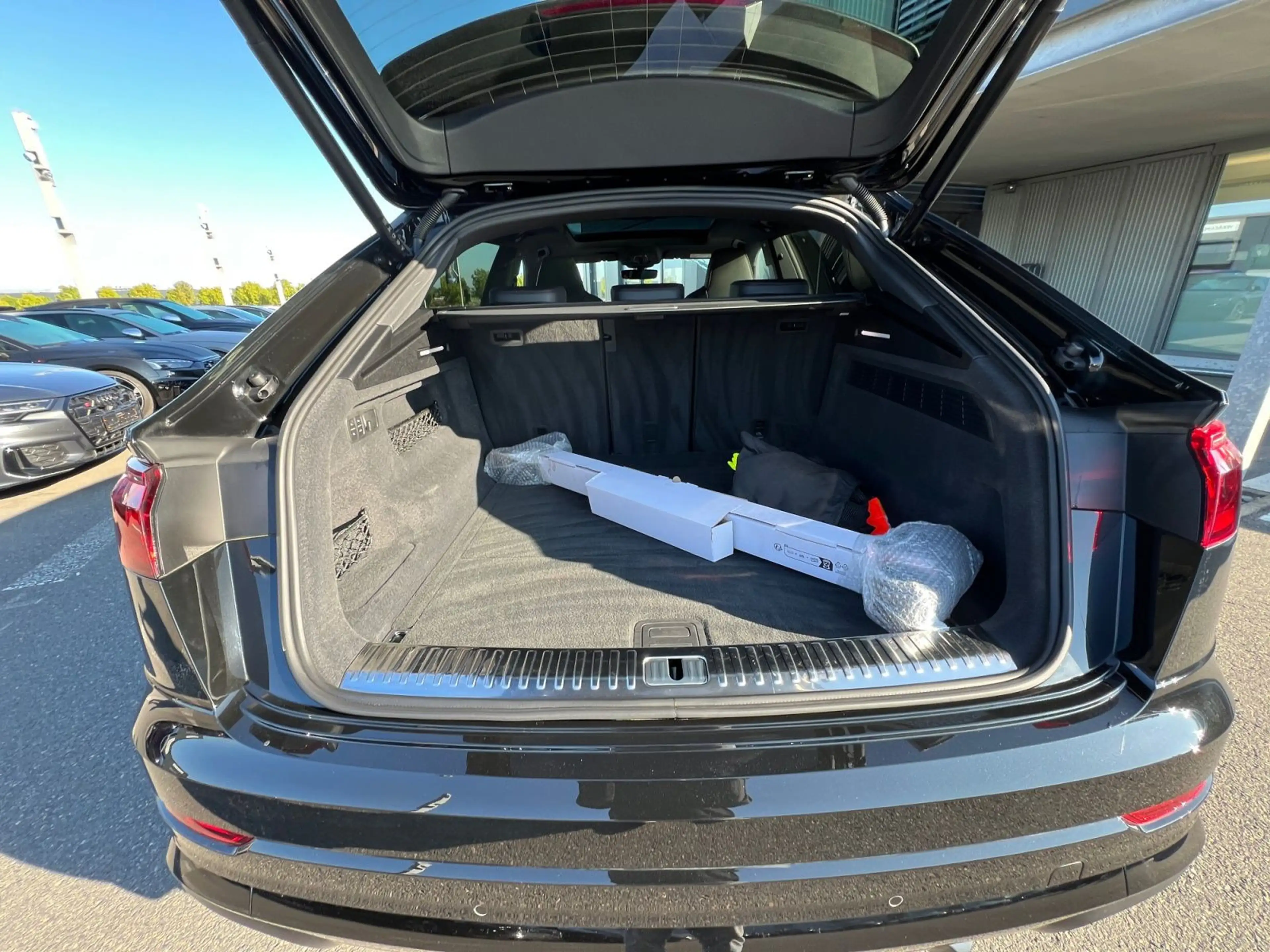 Audi SQ8 4.0 TFSI q. Tiptr., AHK, Pano, Standh. — photo 14
