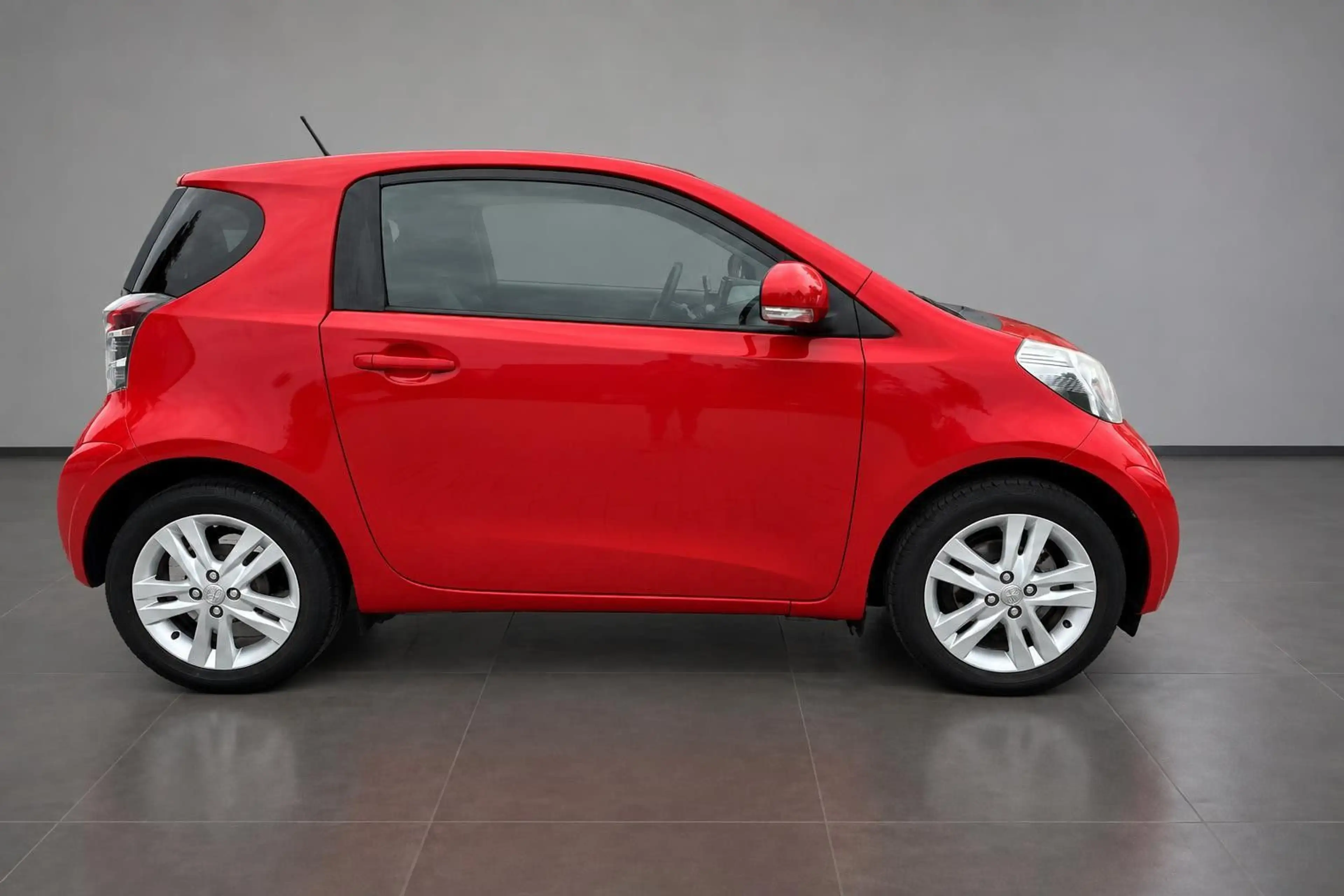 Toyota iQ 1.33 Dual-VVT-i Navigation — photo 5