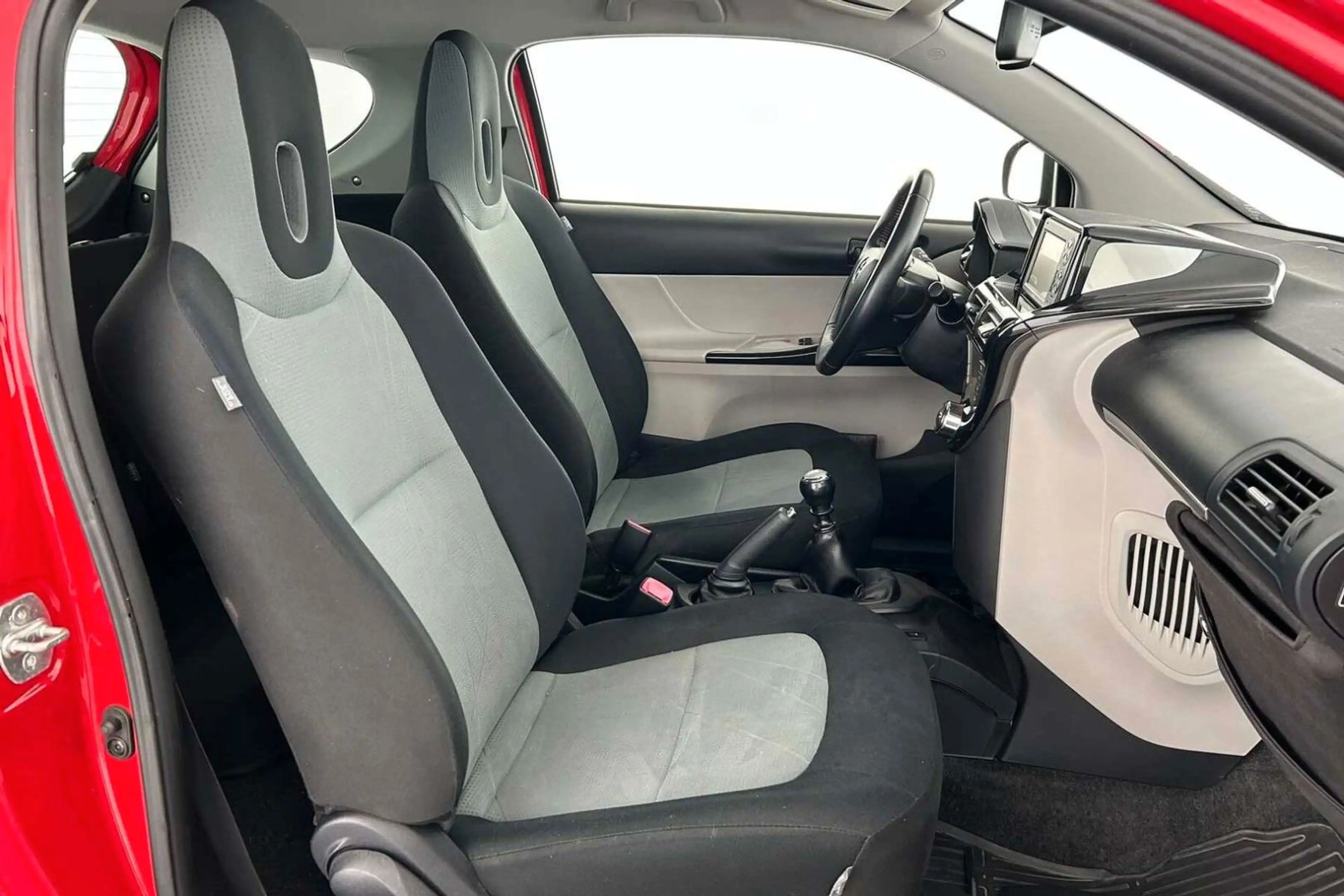 Toyota iQ 1.33 Dual-VVT-i Navigation — photo 4