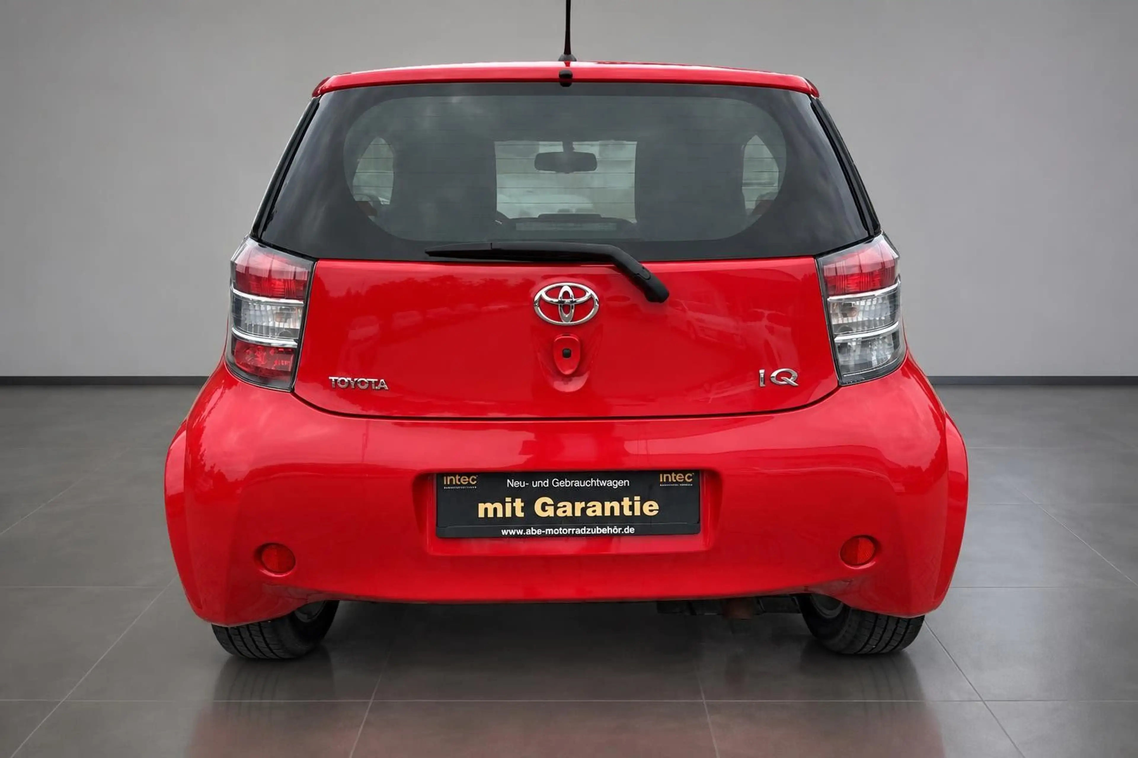 Toyota iQ 1.33 Dual-VVT-i Navigation — photo 7