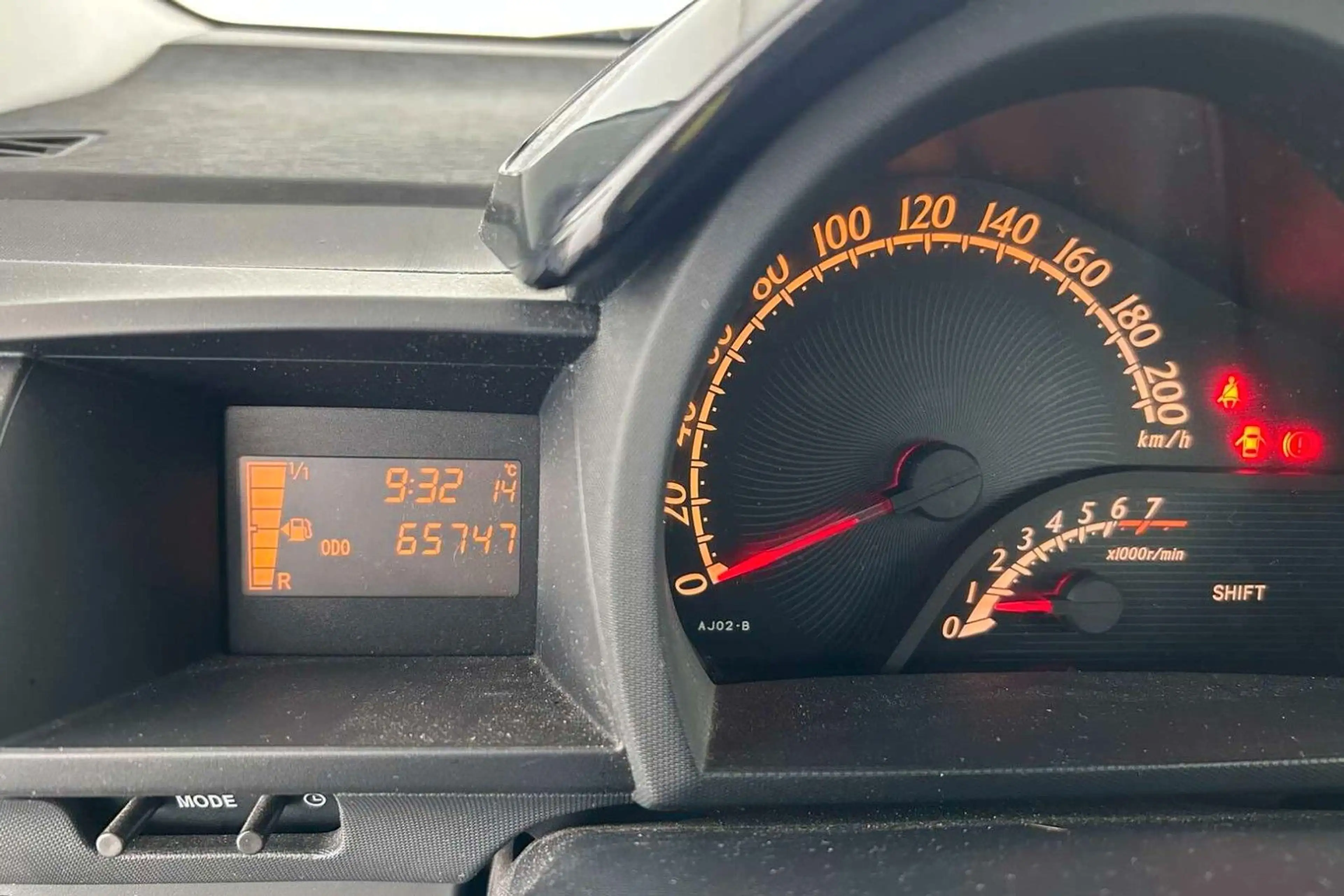 Toyota iQ 1.33 Dual-VVT-i Navigation — photo 13