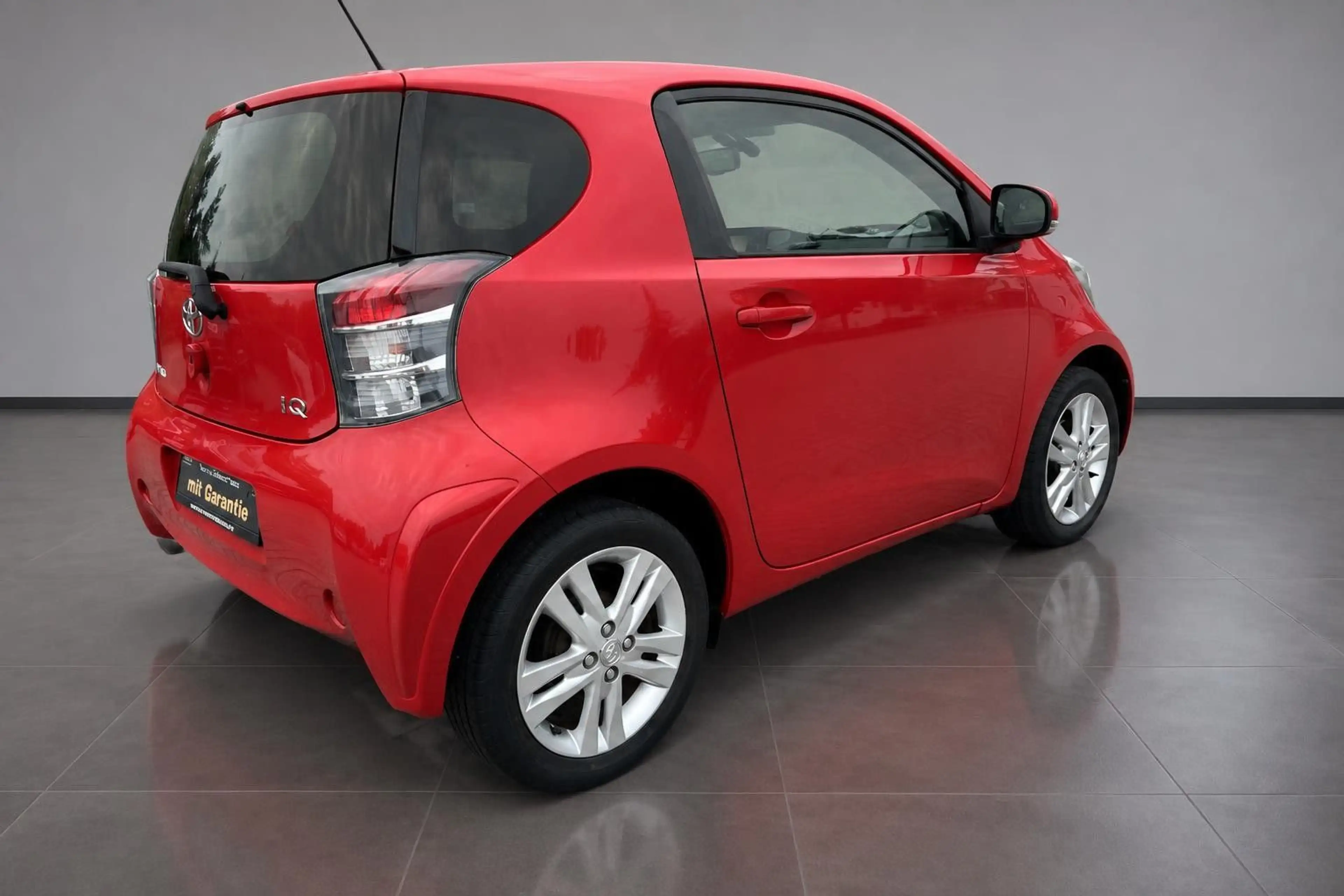 Toyota iQ 1.33 Dual-VVT-i Navigation — photo 6