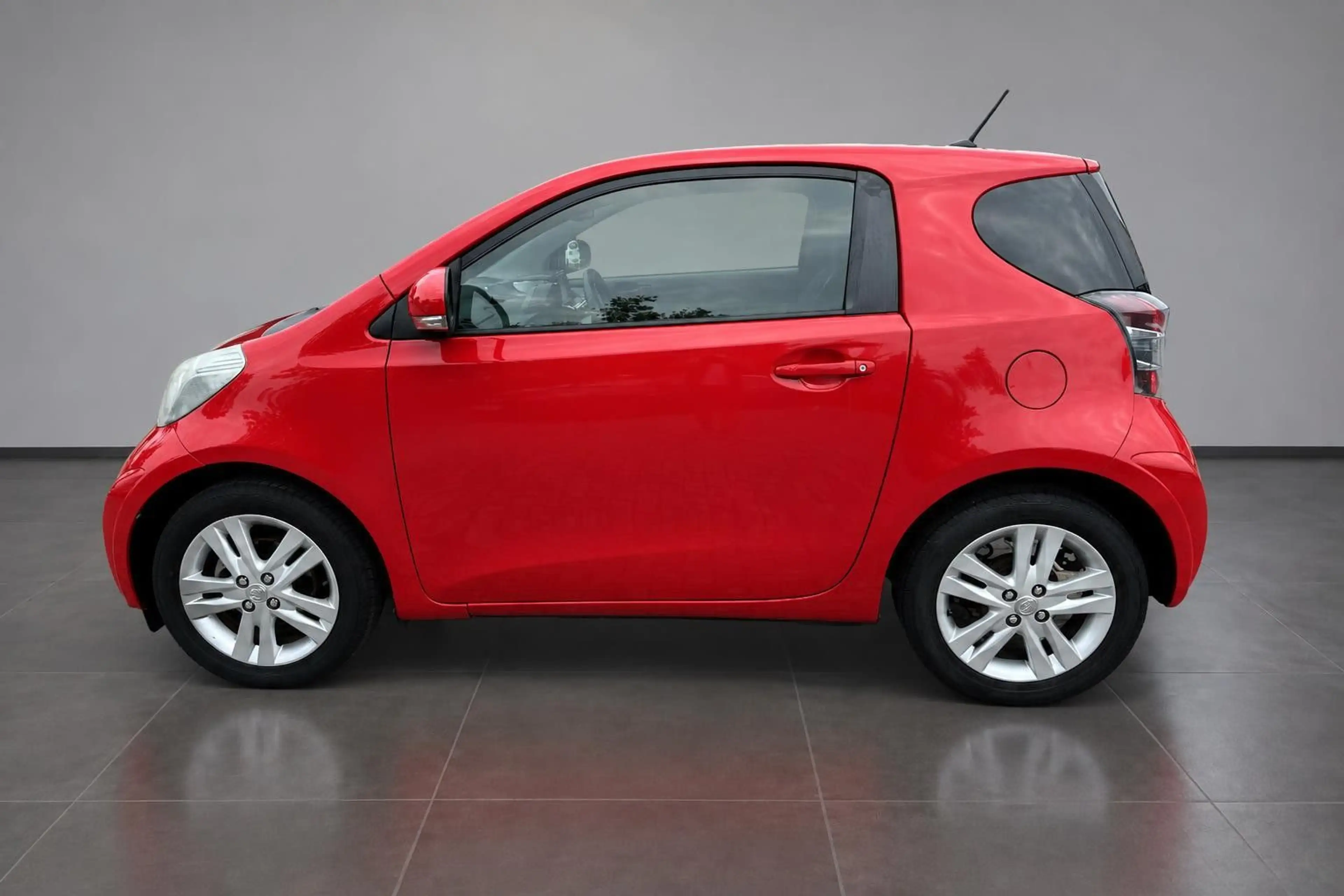Toyota iQ 1.33 Dual-VVT-i Navigation — photo 9