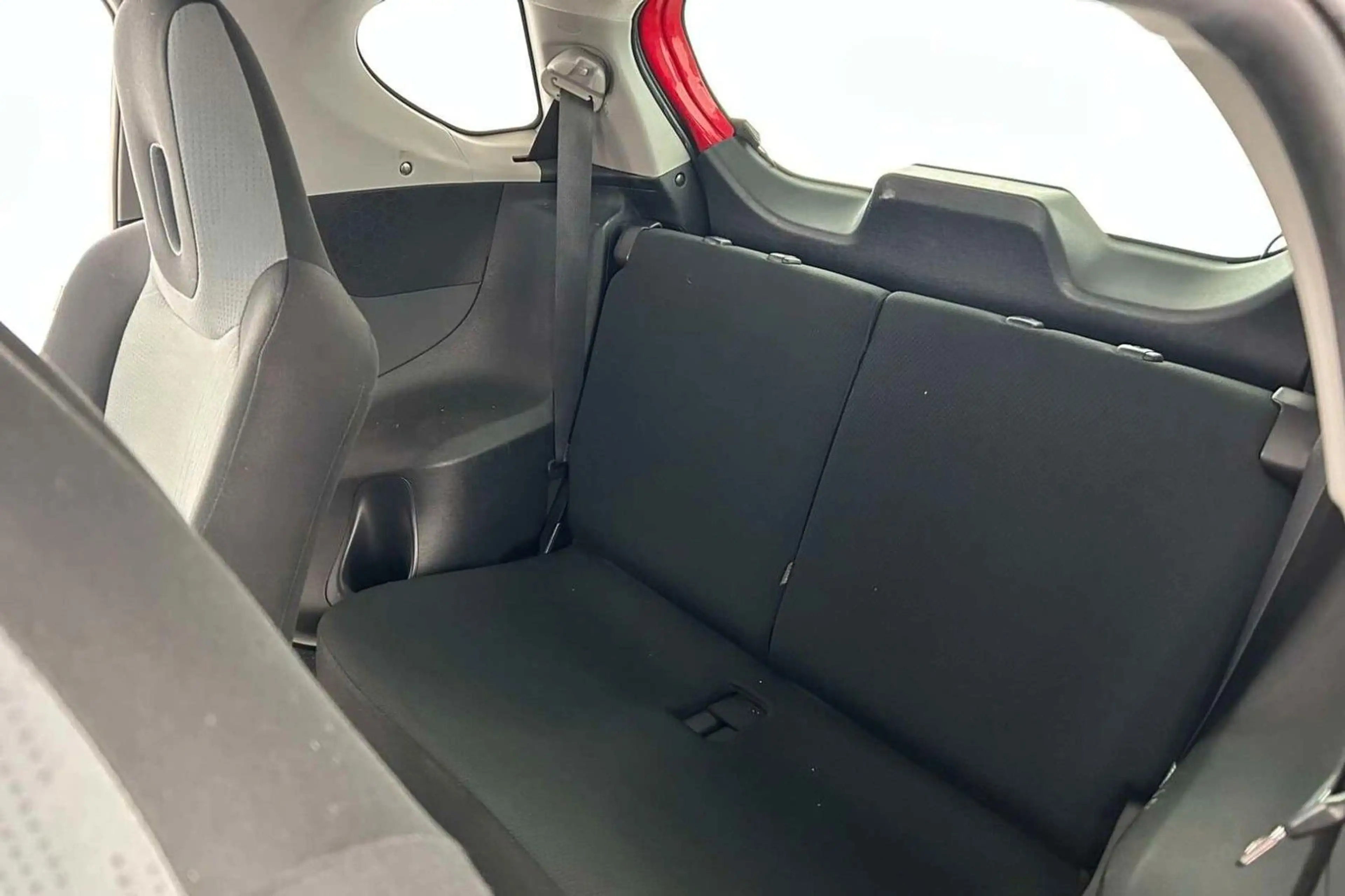 Toyota iQ 1.33 Dual-VVT-i Navigation — photo 11