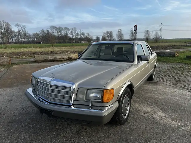 Mercedes-Benz S 560 SEL