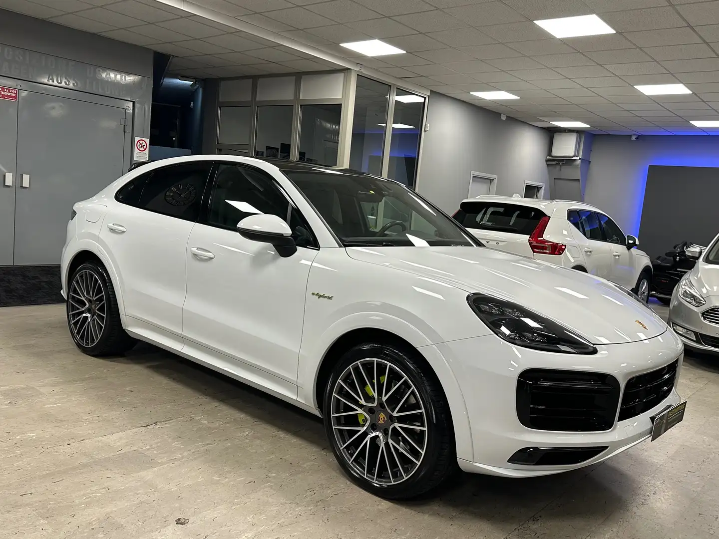 Porsche Cayenne Coupè 3.0 E-hybrid Allestimento GTS Bianco - 2