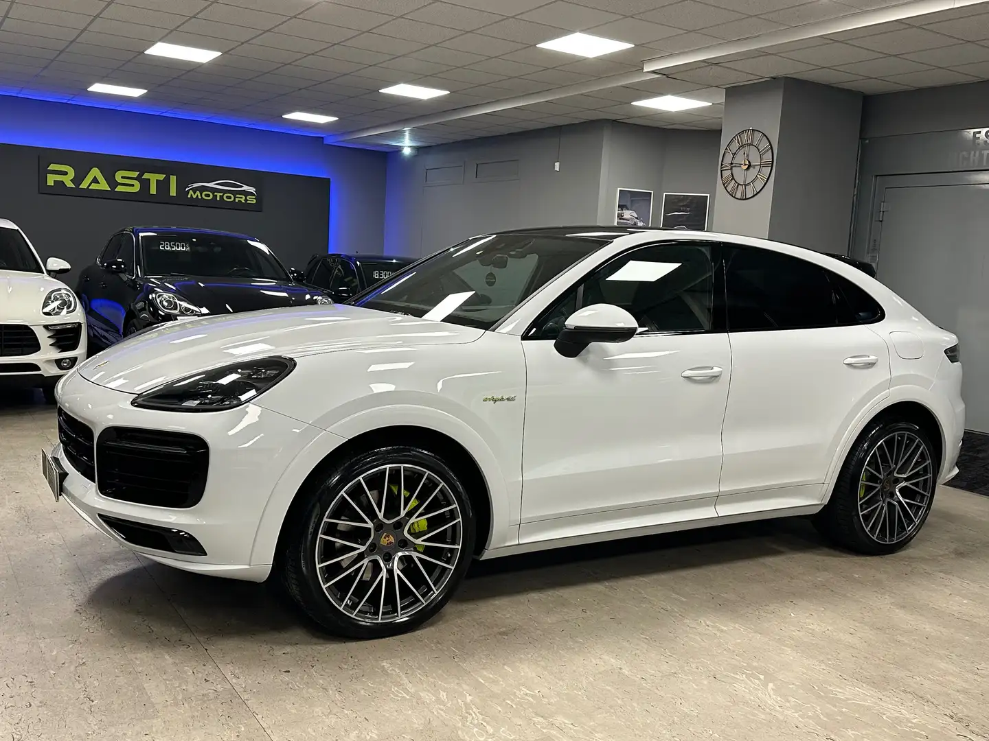 Porsche Cayenne Coupè 3.0 E-hybrid Allestimento GTS Bianco - 1