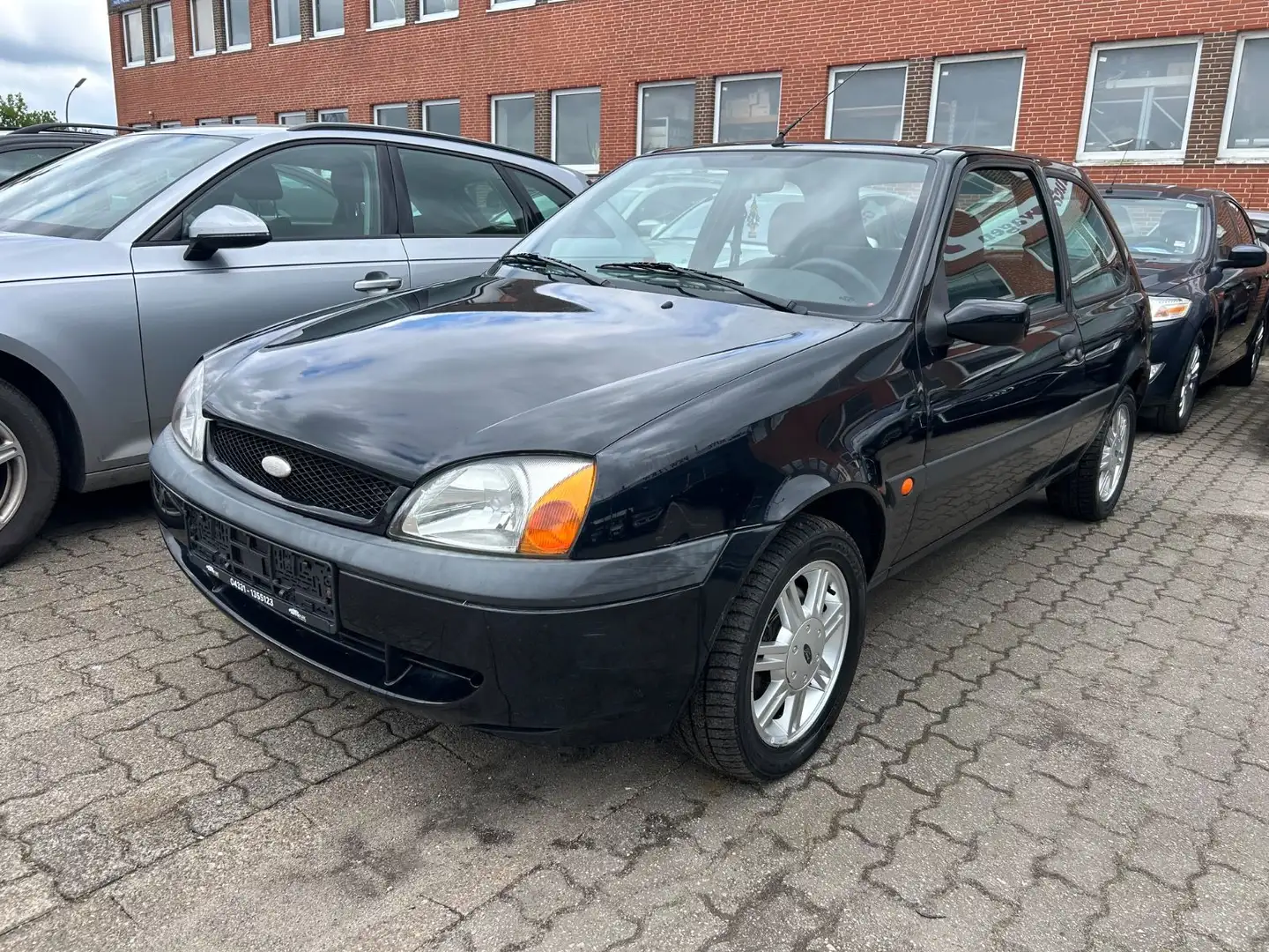 Ford Fiesta 1.3 44 kW Florida Schwarz - 1