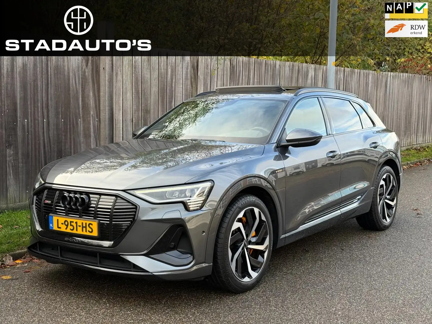 Audi e-tron 55 quattro S edition 95 kWh B&O|Pano|NAP|SOH%! Grijs - 1