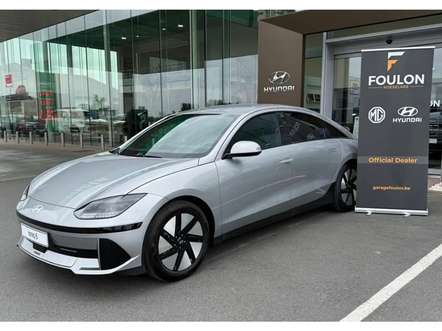 Hyundai IONIQ 6 77,4 kWh CORE PLUS Srebrny - 1