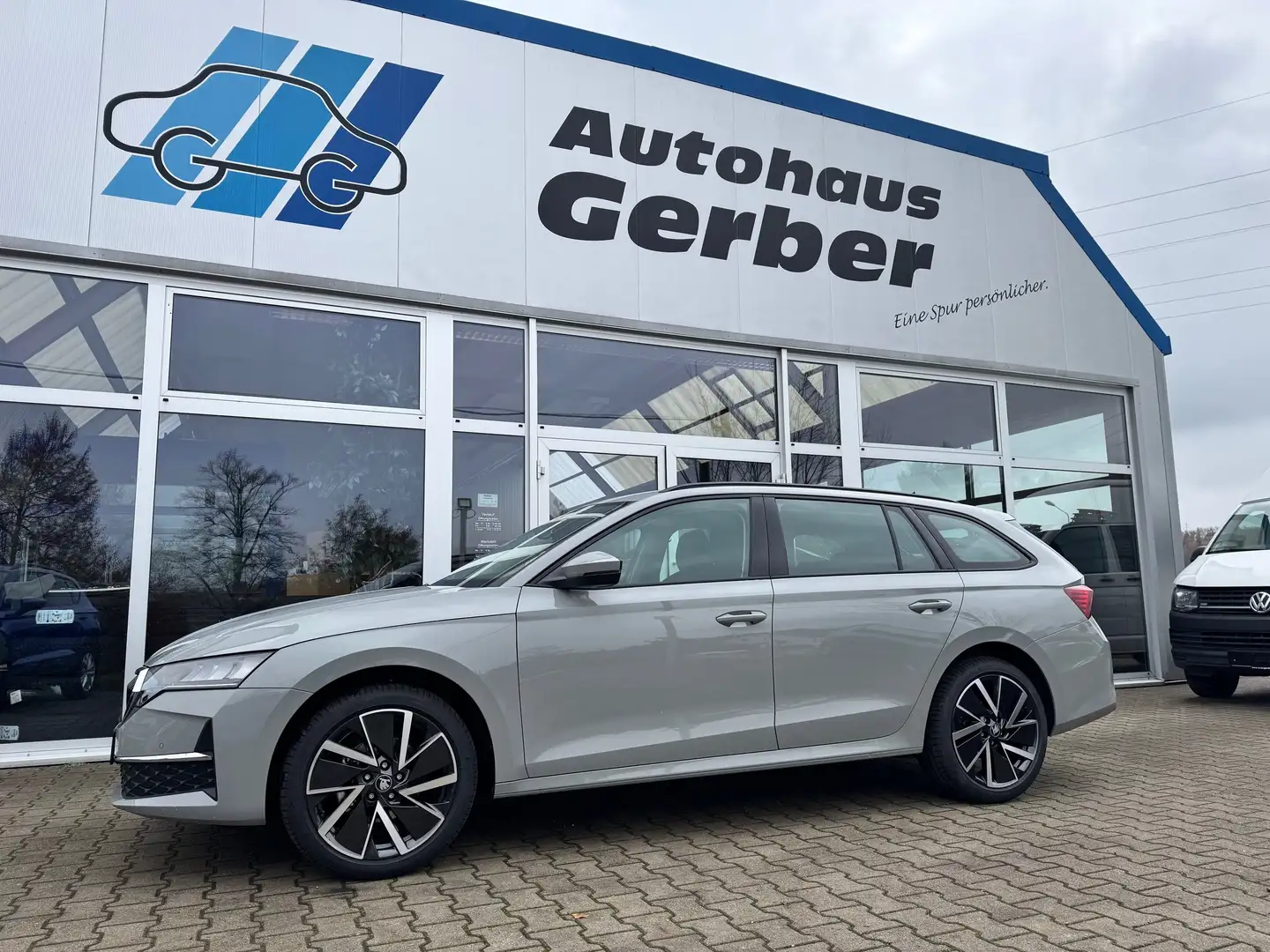 Skoda Octavia Octavia Combi 2.0 TDI DSG Selection AHK NEU 5J. Grijs - 1