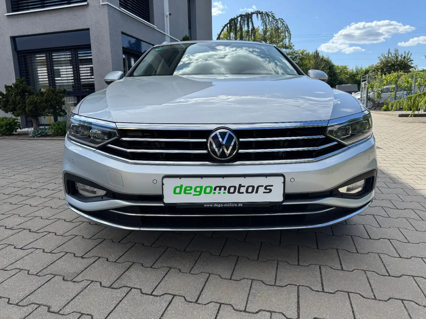 Volkswagen Passat Variant 2.0 TDI Elegance 4M*IQ LIGHT* Silber - 2