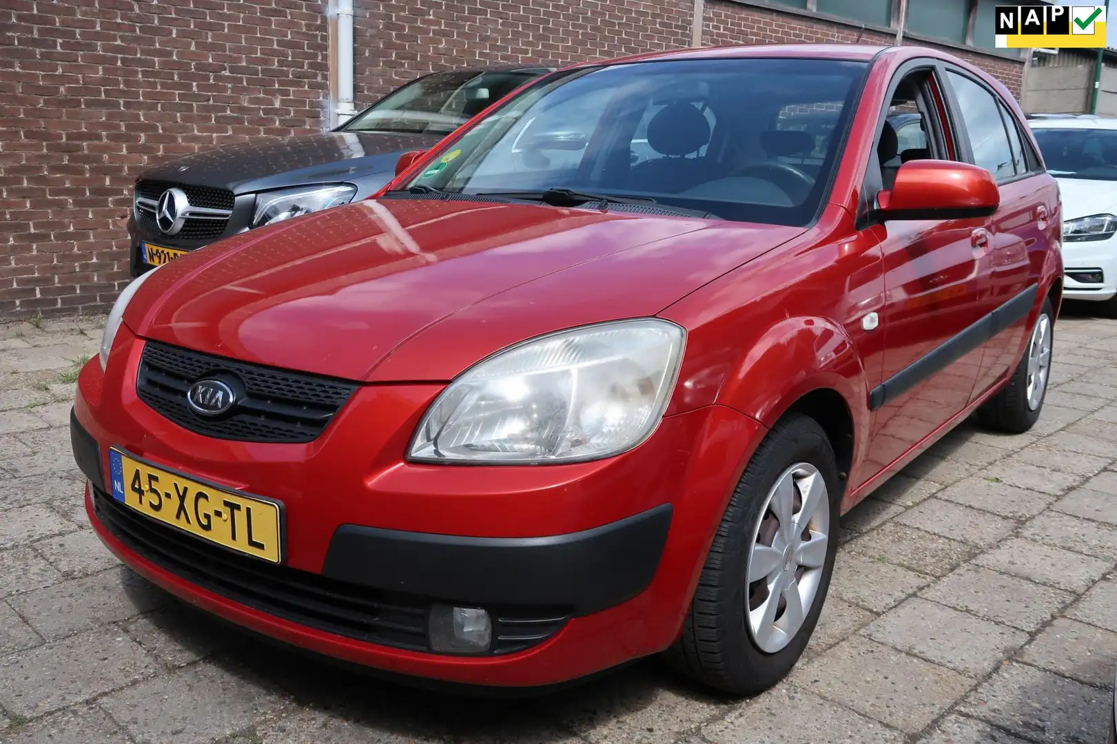 Kia Rio 1.4 X-tra, Airco, Trekhaak, 4 elektrische ramen Roşu - 1