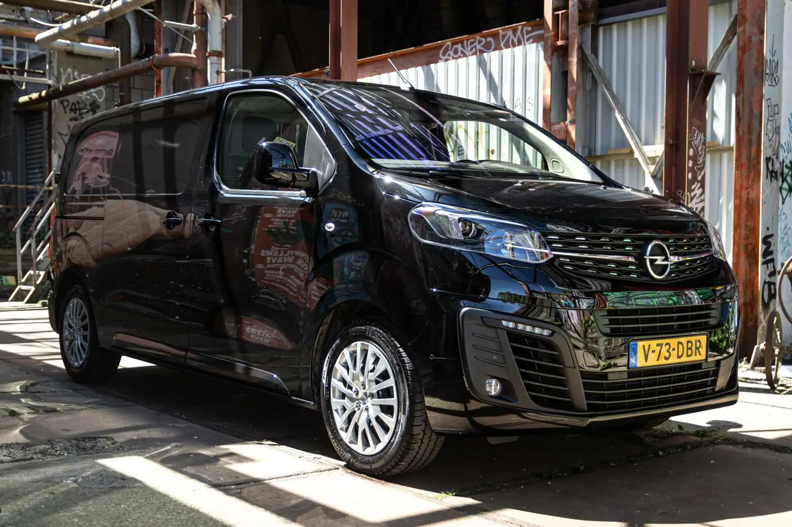 Opel Vivaro L2H1 2.0 145 PK Aut ZGAN Citroen Jumpy Expert Zwart - 1