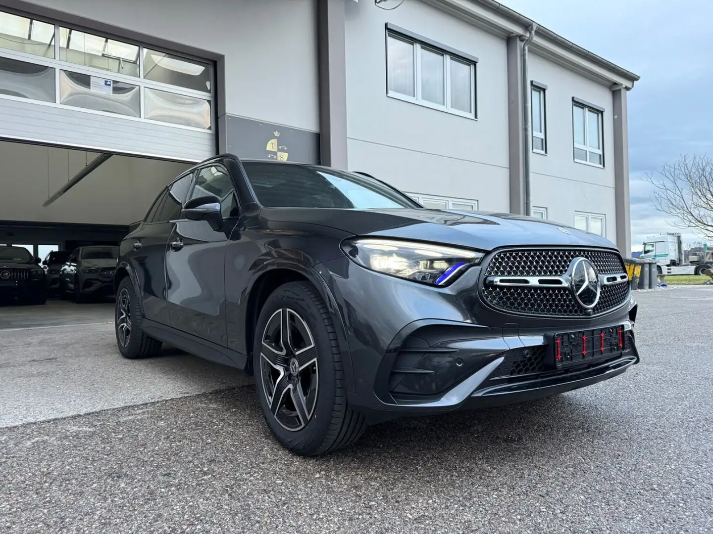Mercedes-Benz GLC 220 d 4Matic*Premium Plus*AHK* Grau - 1