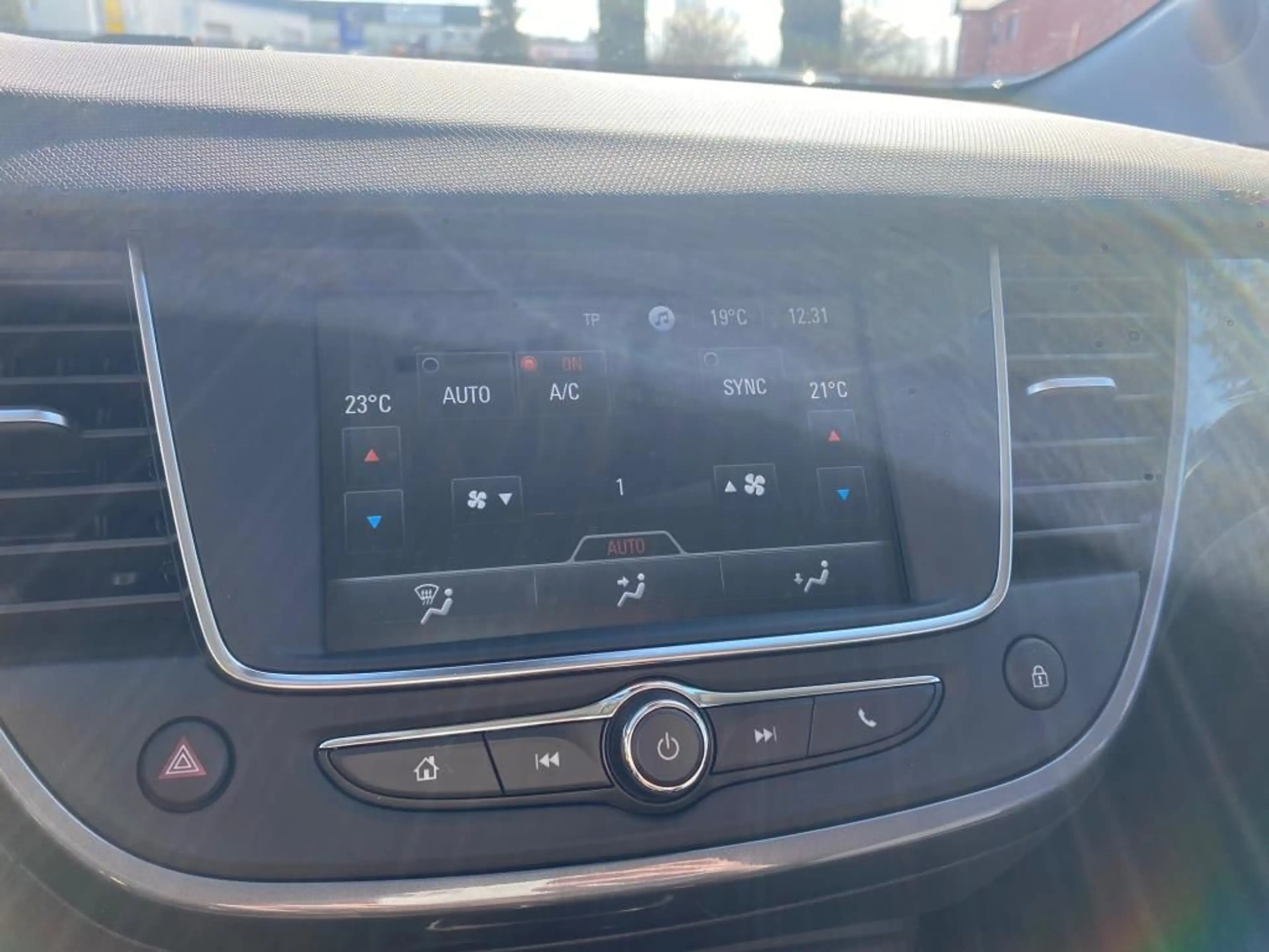 Opel Crossland X CROSSLAND X 1.2 Direct Injection Turbo 81 kW 11 — photo 9