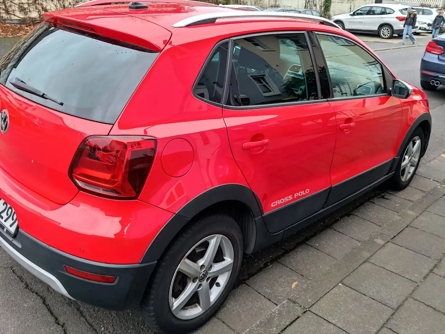 Volkswagen Polo Cross Limousine in Rot gebraucht in Sankt Augustin für €  14.000,-