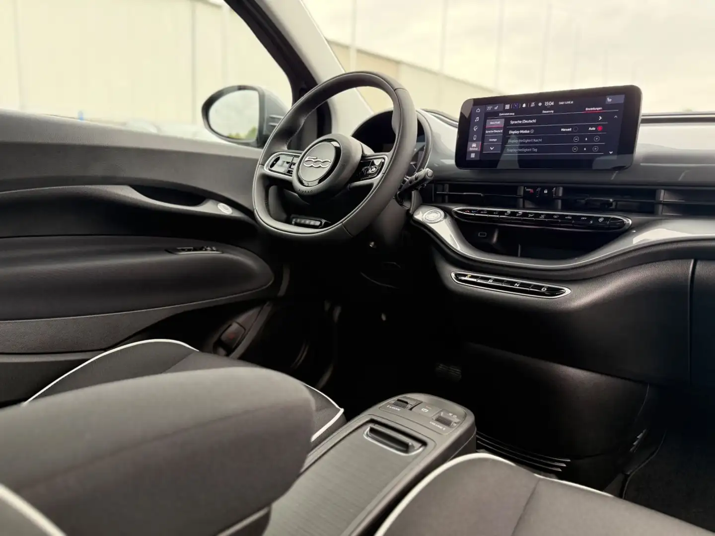 Fiat 500e STYLE mit Komfort-Paket u. 5% Zins abfragen Gris - 2