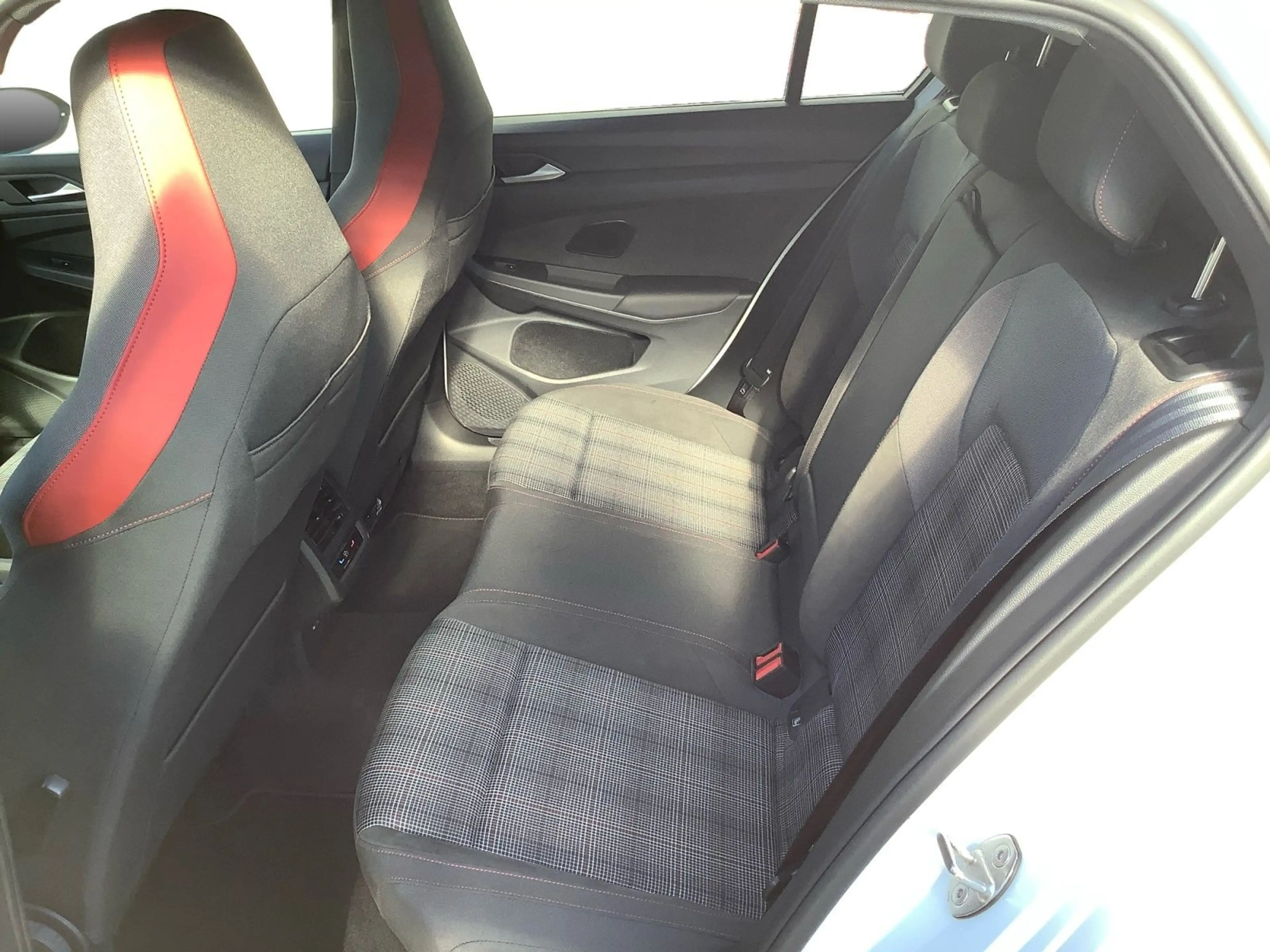 Volkswagen Golf 2.0 TSI DSG GTI ACC Matrix Navi Pano Keyles — photo 9