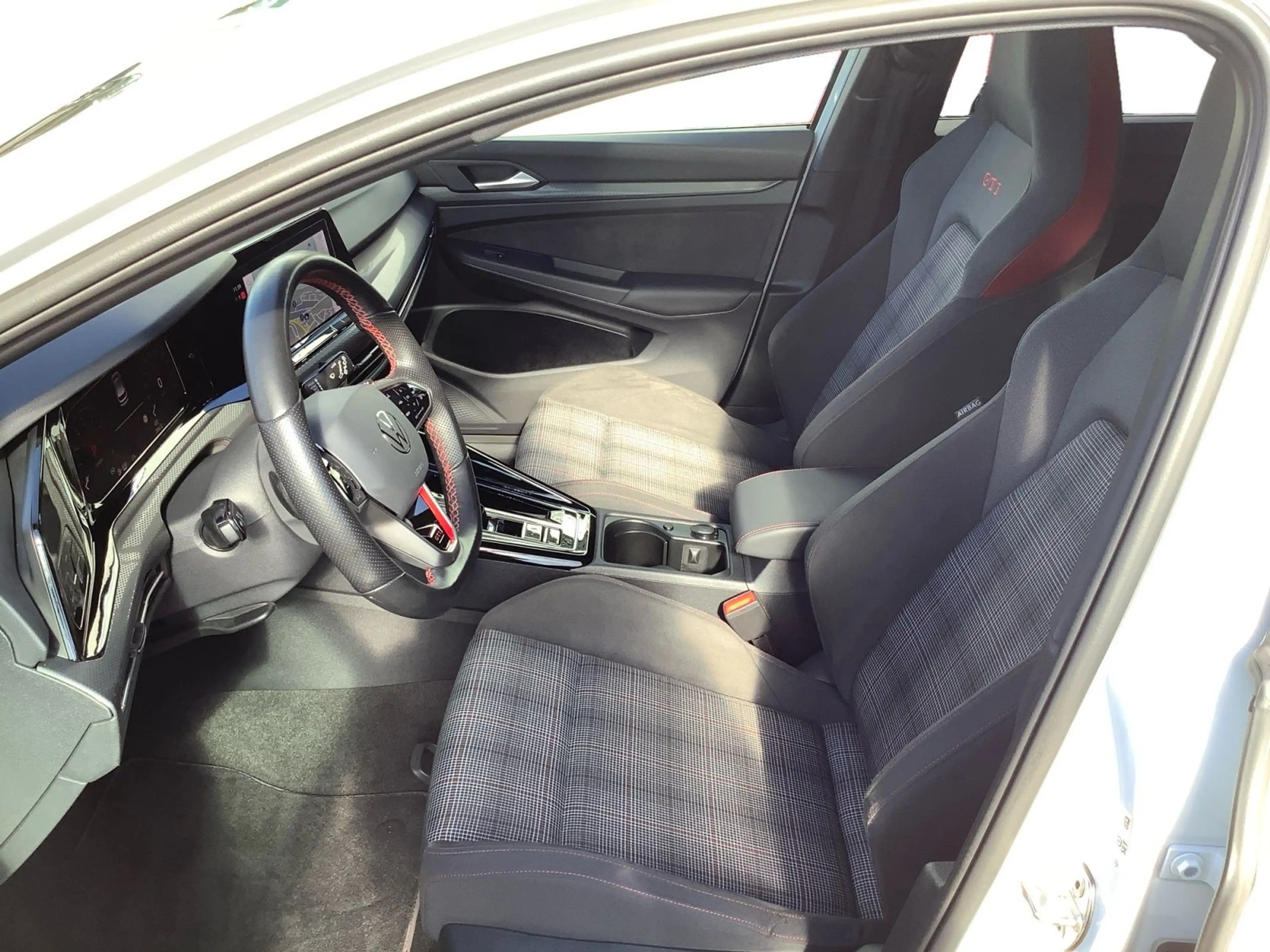Volkswagen Golf 2.0 TSI DSG GTI ACC Matrix Navi Pano Keyles — photo 8