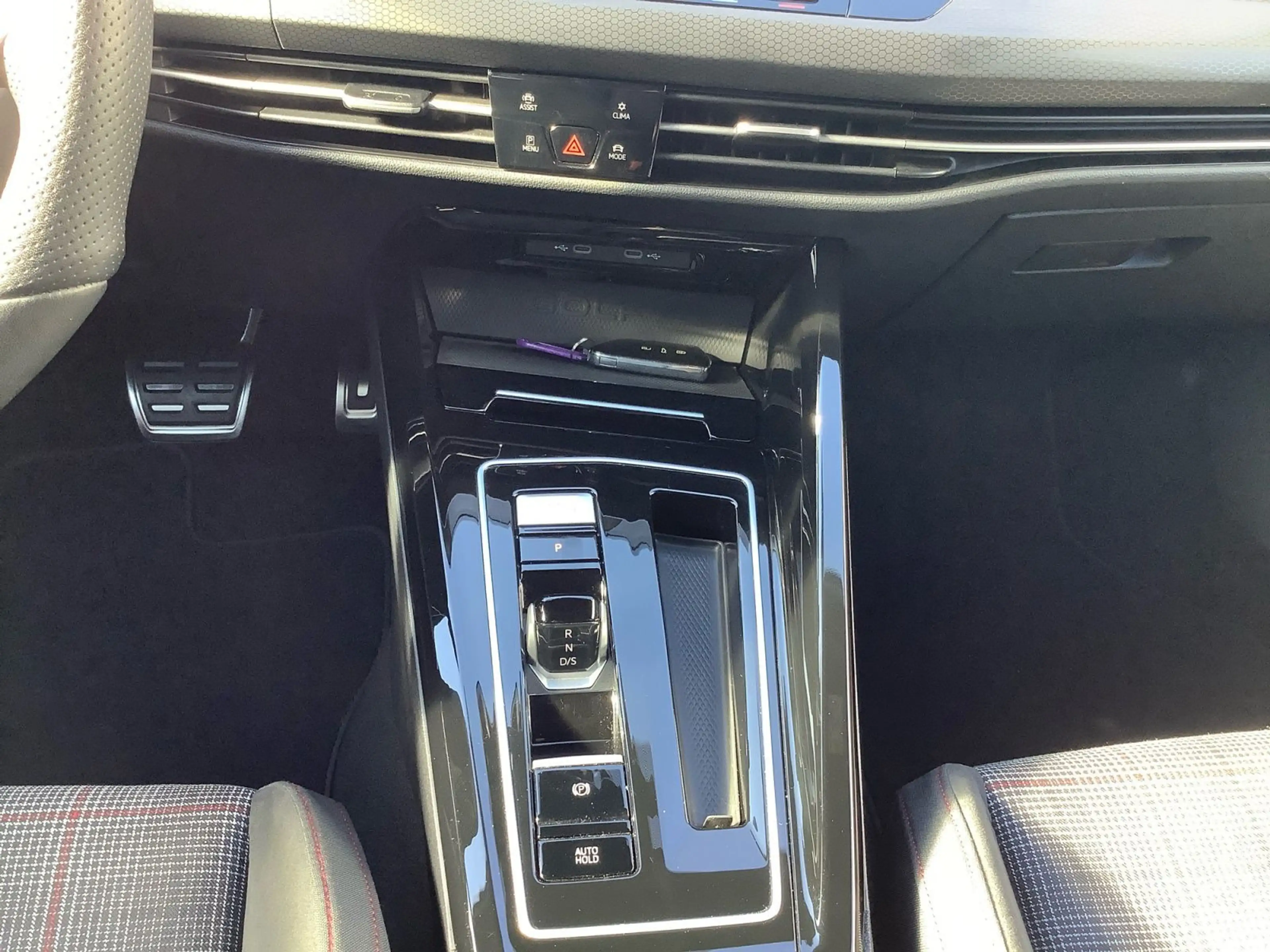 Volkswagen Golf 2.0 TSI DSG GTI ACC Matrix Navi Pano Keyles — photo 11