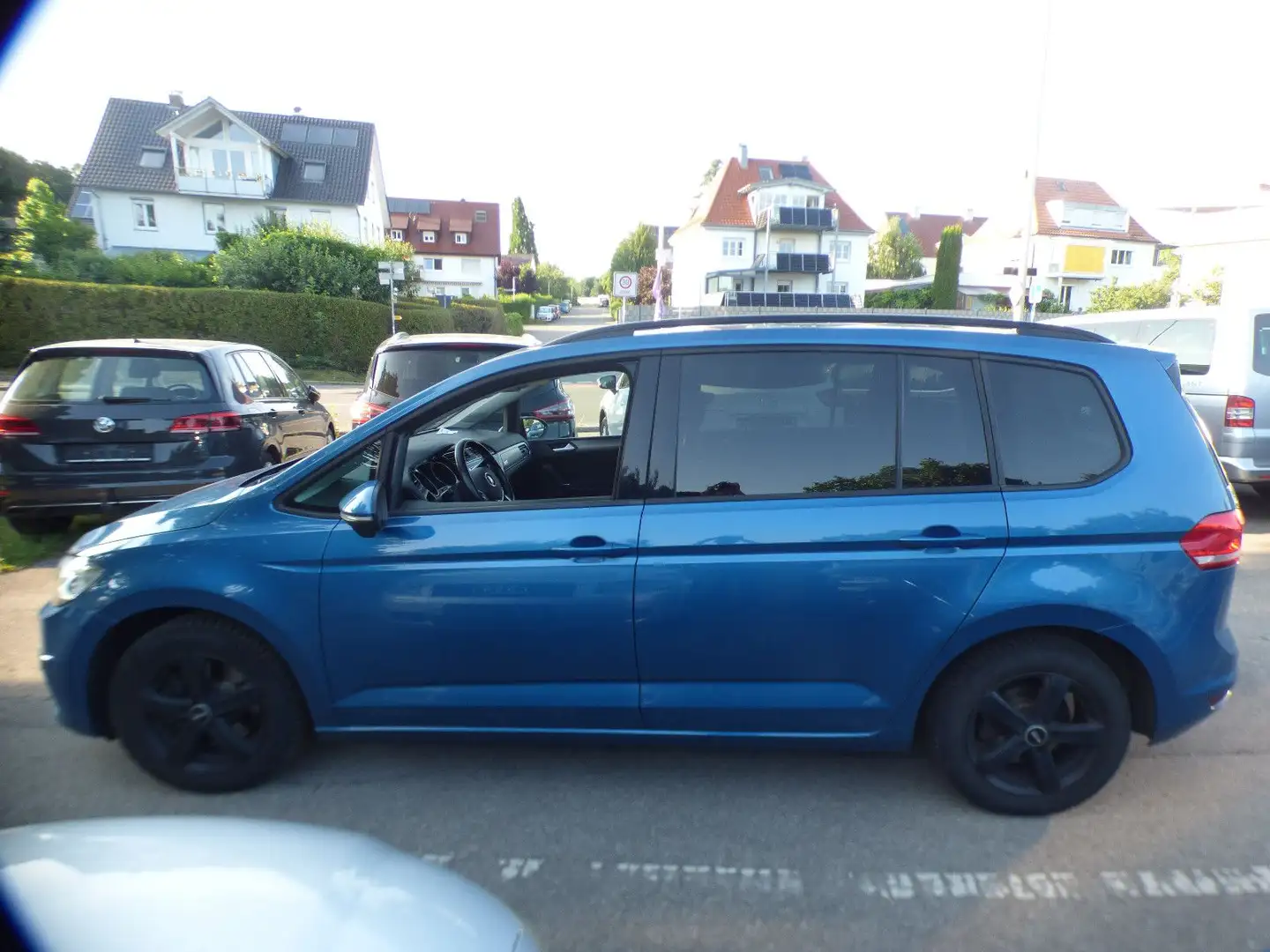 Volkswagen Touran Comfortline  *7sitzer*PDC*AHK* Blauw - 2