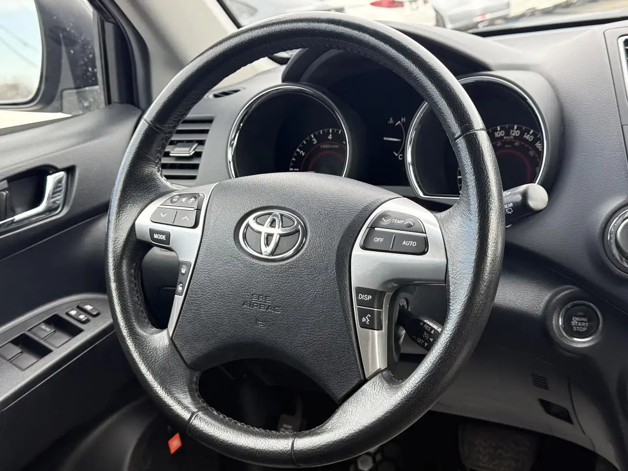 Toyota Highlander снимка Toyota Highlander