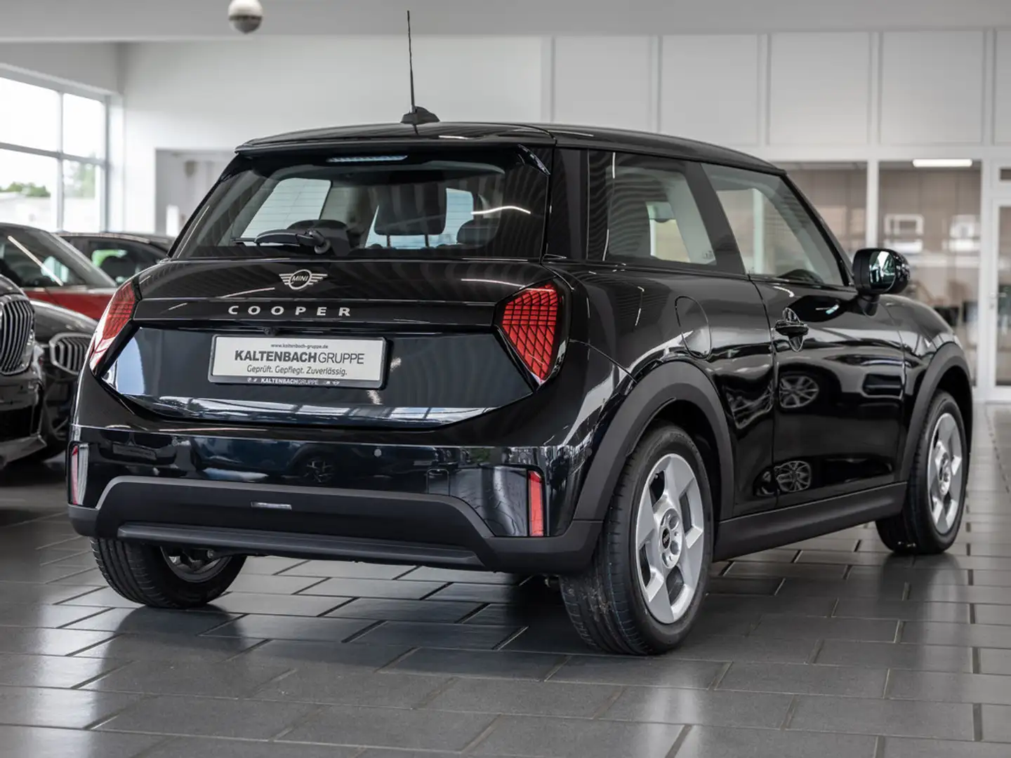 MINI Cooper C Essential Trim LED NAVI SHZ PDC Negru - 2