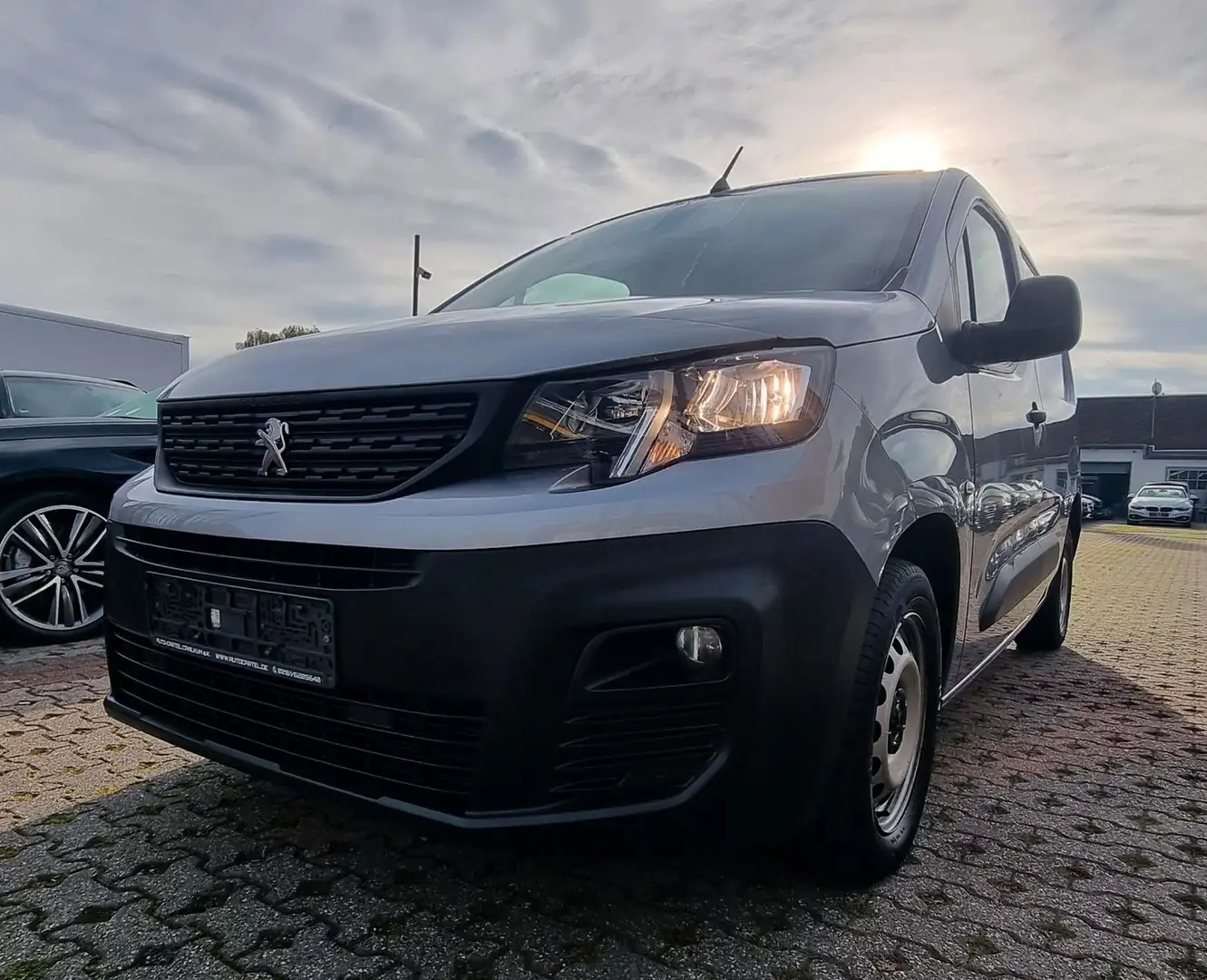 Peugeot Partner Asphalt L2-48TKM-KLIMA-CAR.PLAY-E6DTEMP Grau - 1