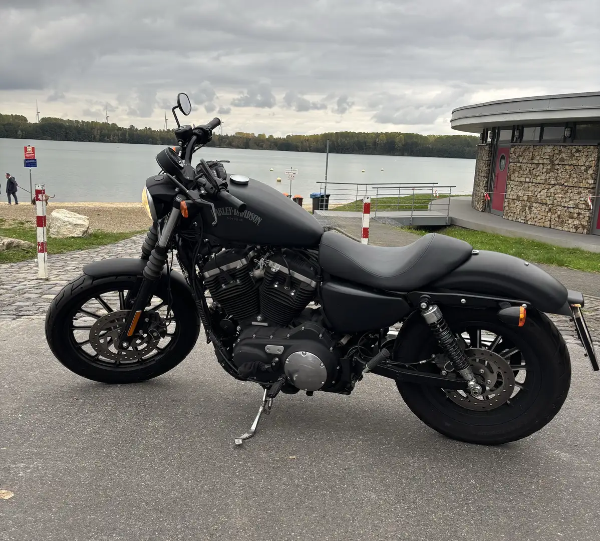Harley-Davidson Iron 883 XL883N in schwarz matt Fekete - 2