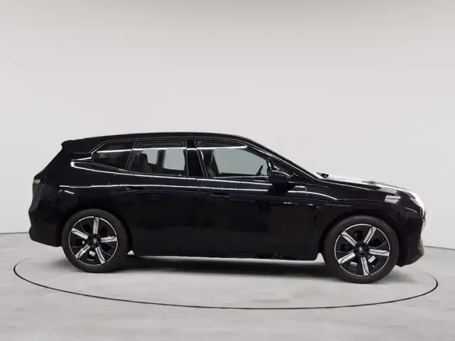 BMW Ix view 3