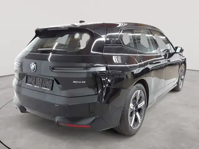 BMW Ix view 4