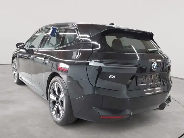 BMW Ix view 5