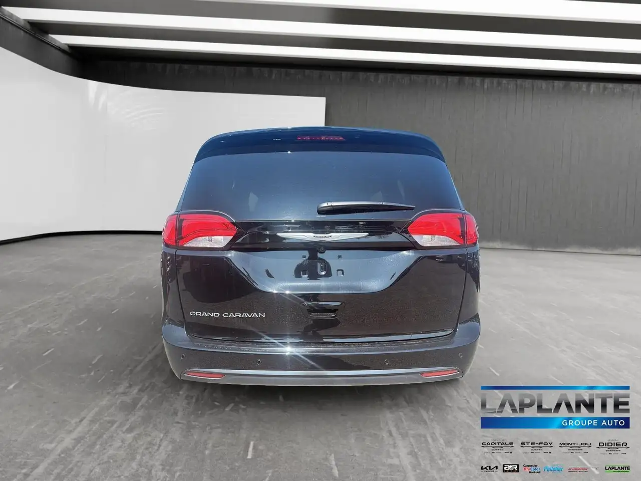 Chrysler Grand Caravan photo Chrysler Grand Caravan
