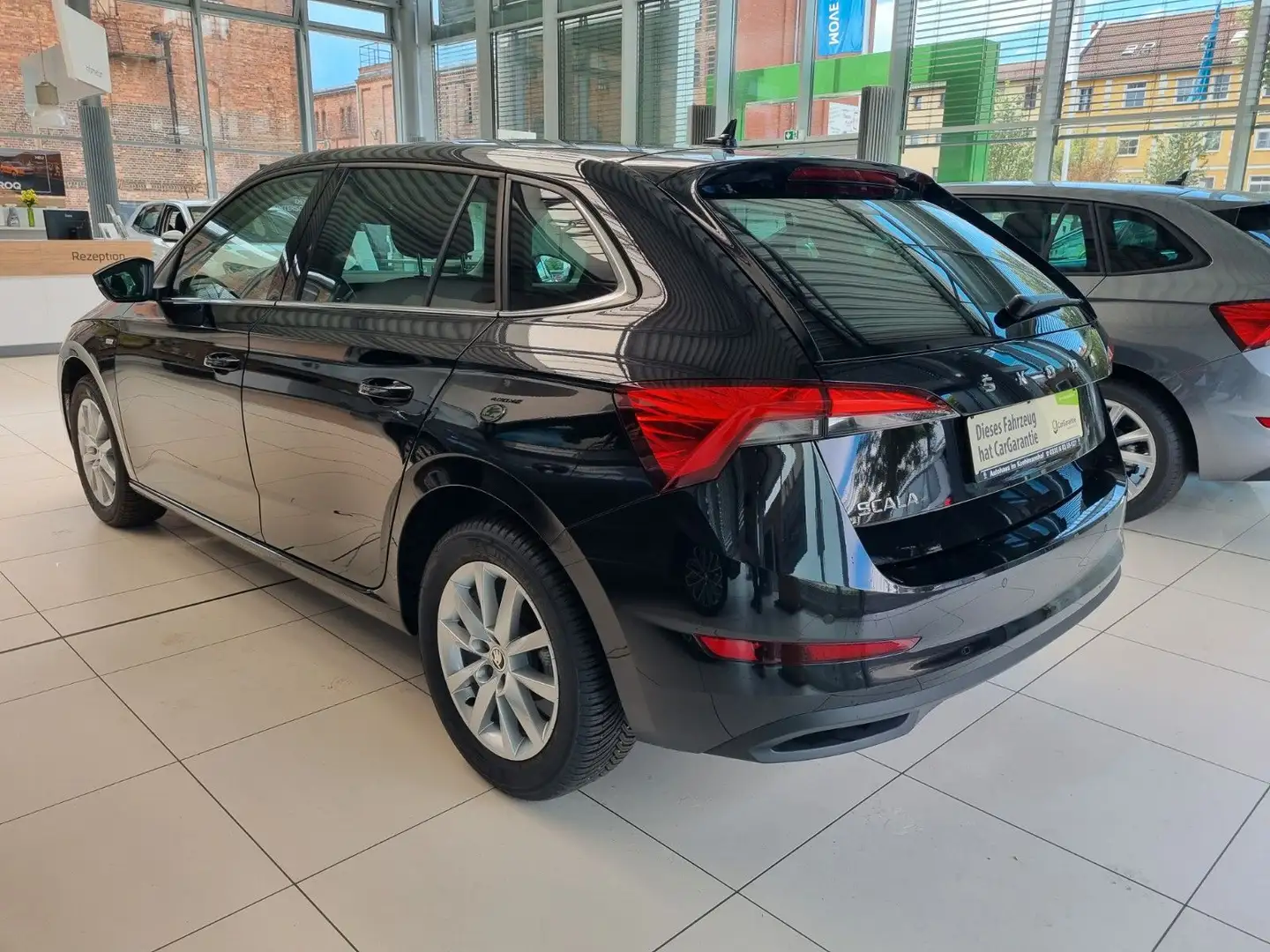 Skoda Scala 1.0 TSI 81kW TOUR *Navi, elektr. Heckkl.* Schwarz - 2